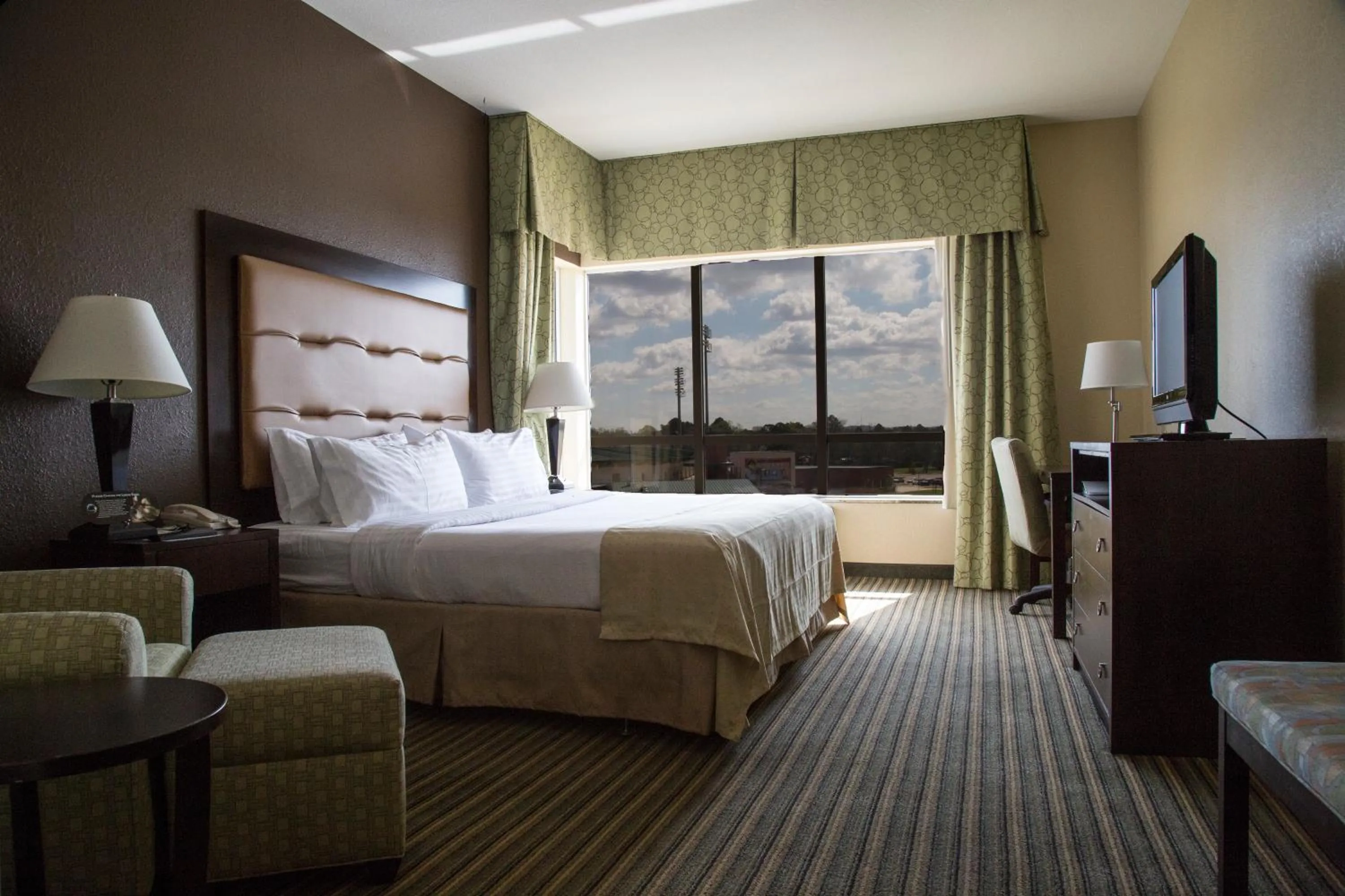 Photo of the whole room, Bed in Holiday Inn Pearl - Jackson Area by IHG