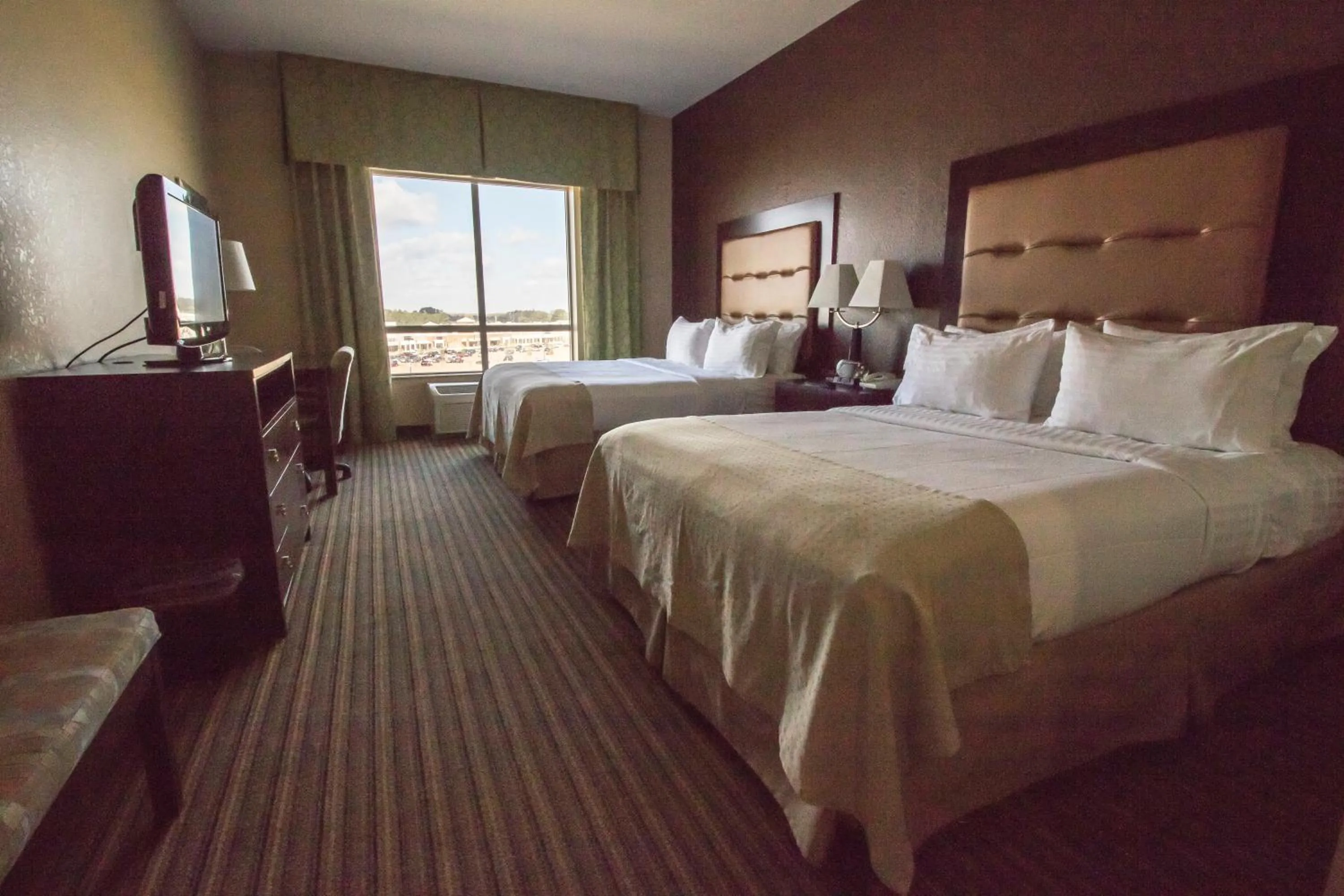 Photo of the whole room, Bed in Holiday Inn Pearl - Jackson Area by IHG
