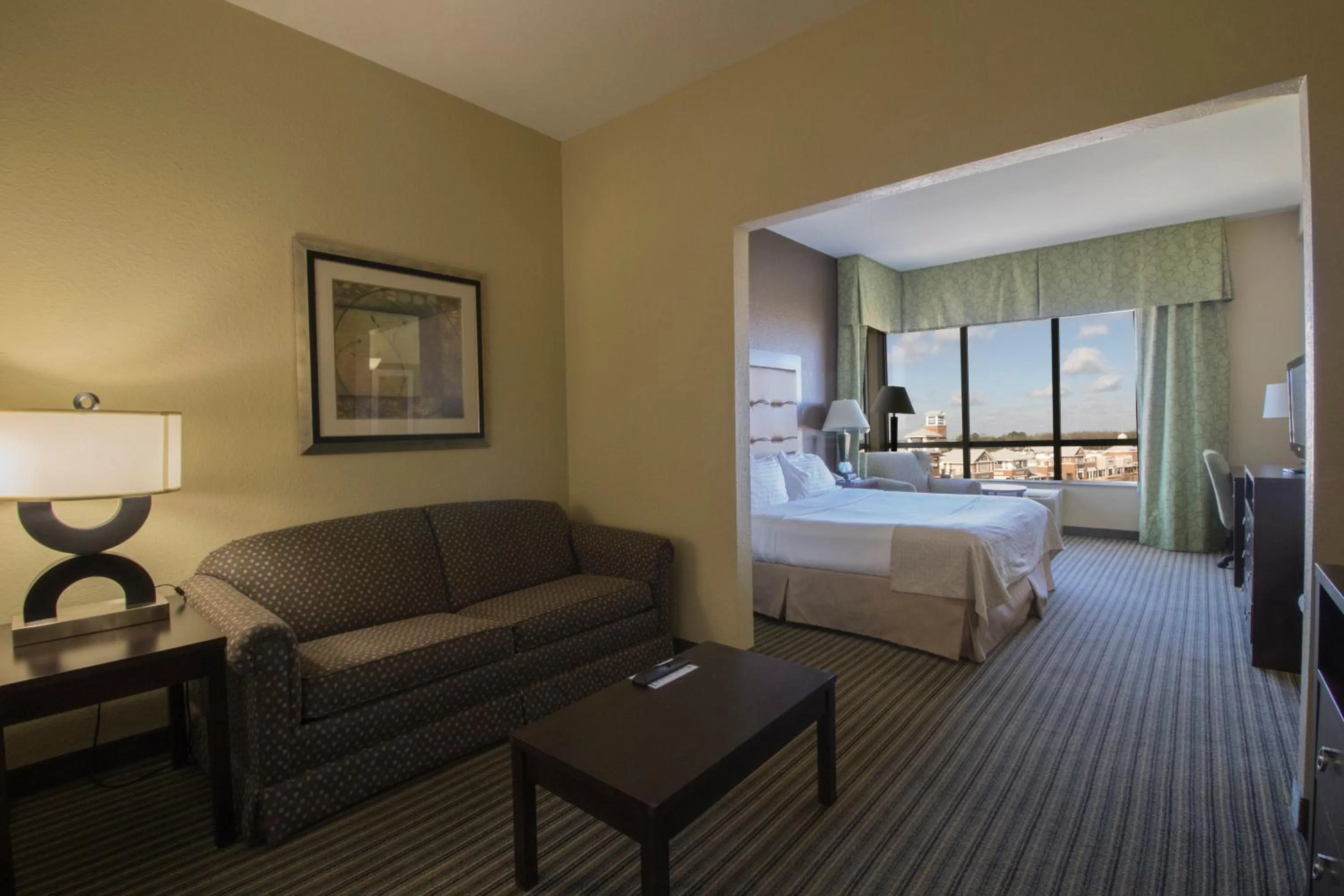 Photo of the whole room, Bed in Holiday Inn Pearl - Jackson Area by IHG