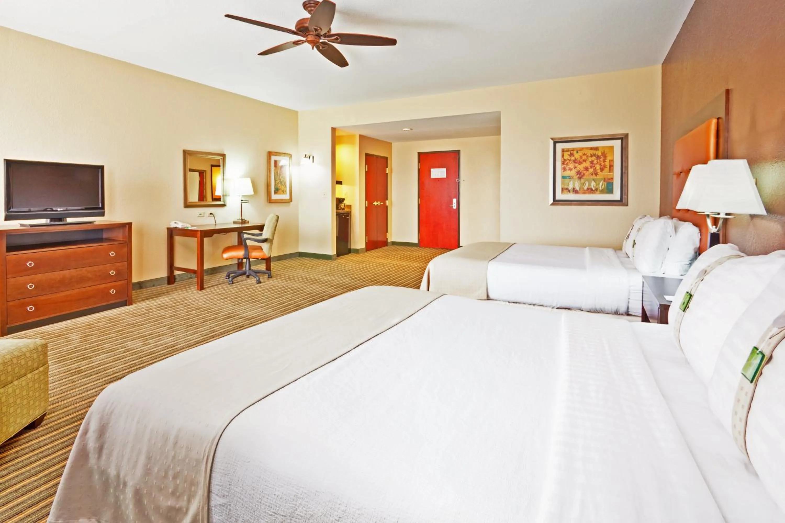 Photo of the whole room, Bed in Holiday Inn Pearl - Jackson Area by IHG