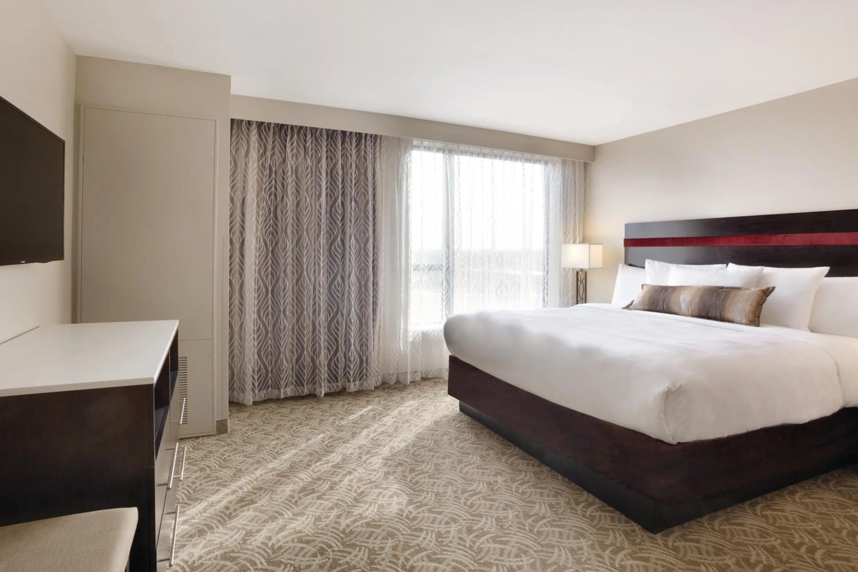 Photo of the whole room, Bed in Holiday Inn Chicago Schaumburg by IHG