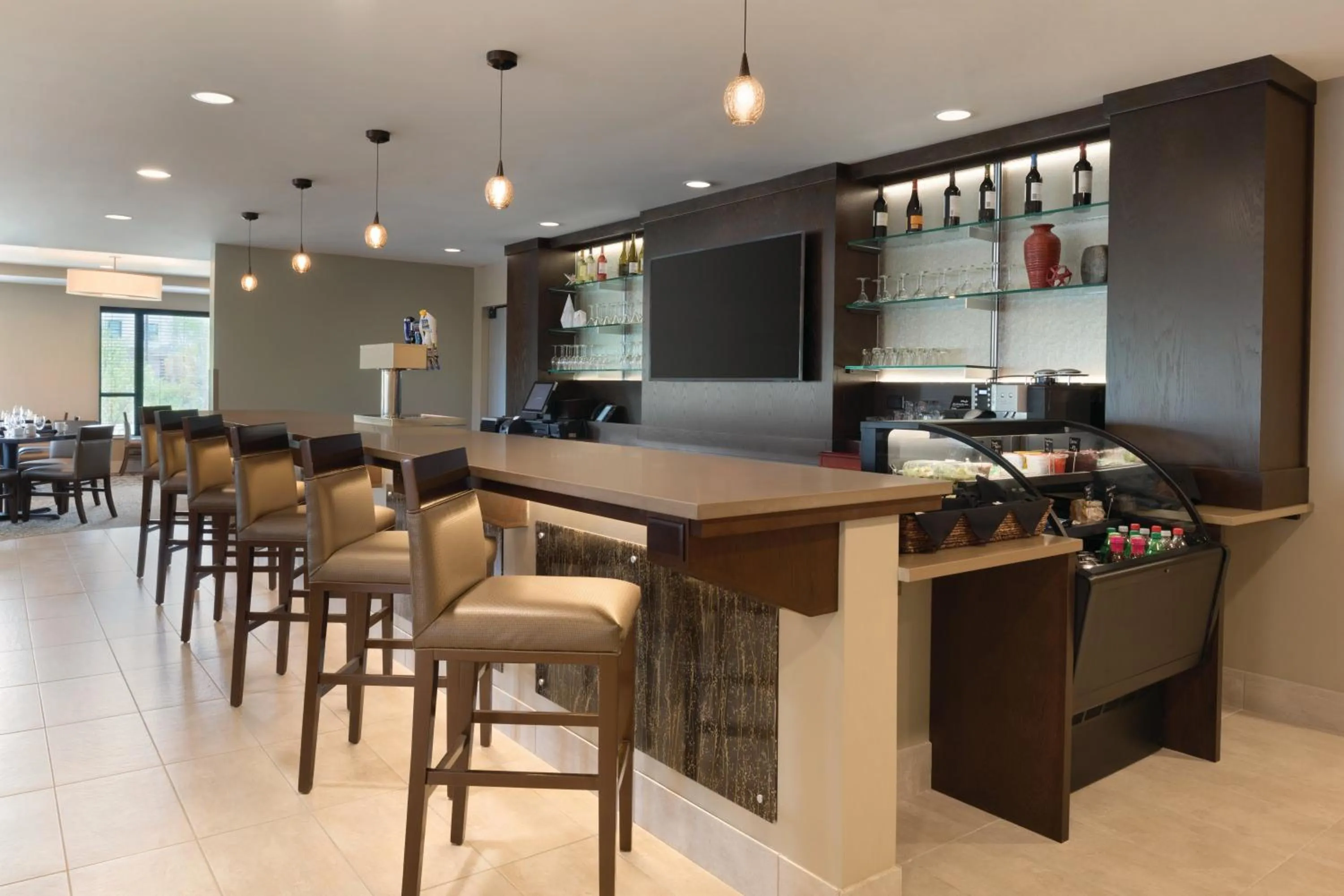 Lounge or bar in Holiday Inn Chicago Schaumburg by IHG