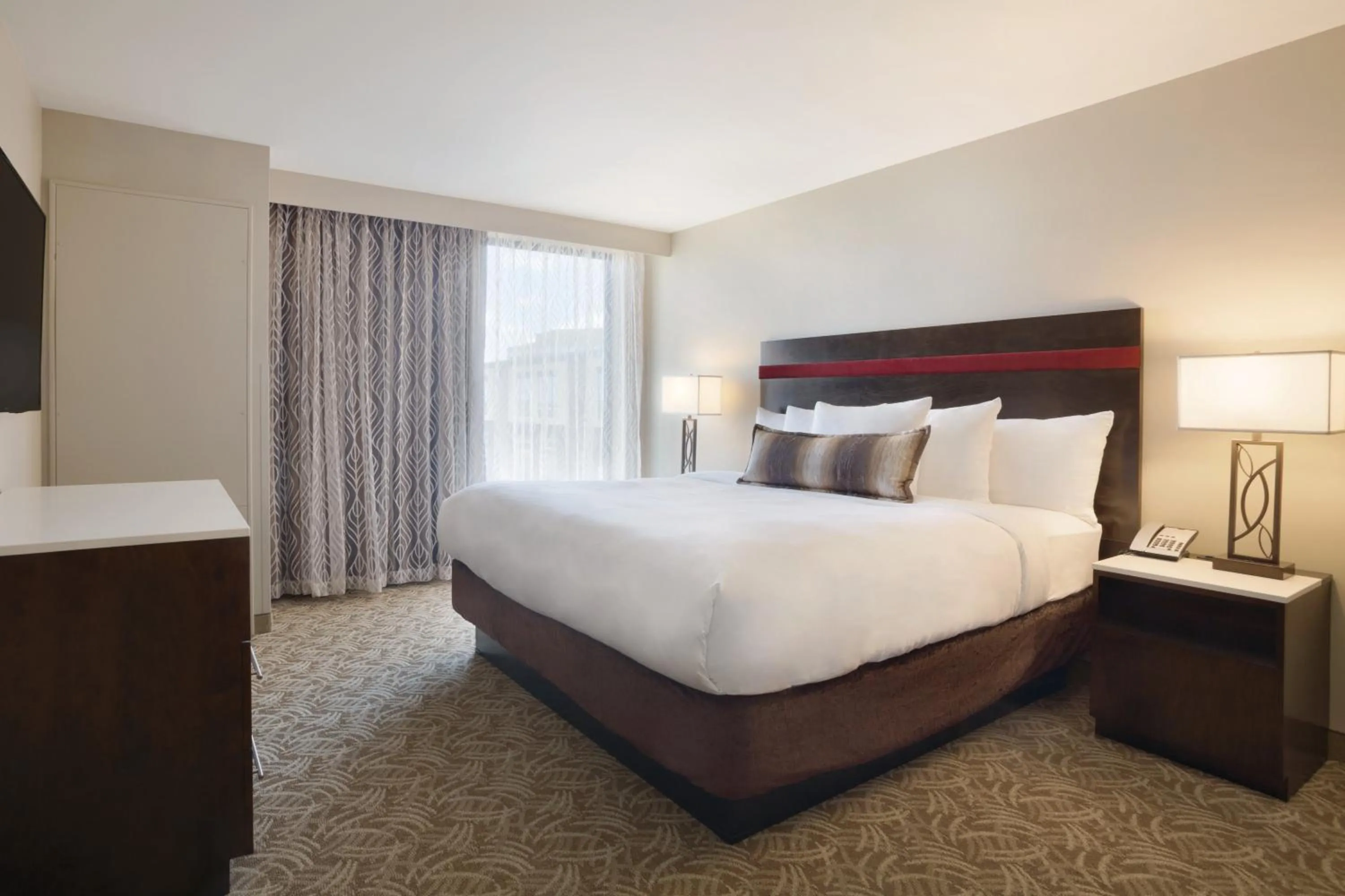 Photo of the whole room, Bed in Holiday Inn Chicago Schaumburg by IHG