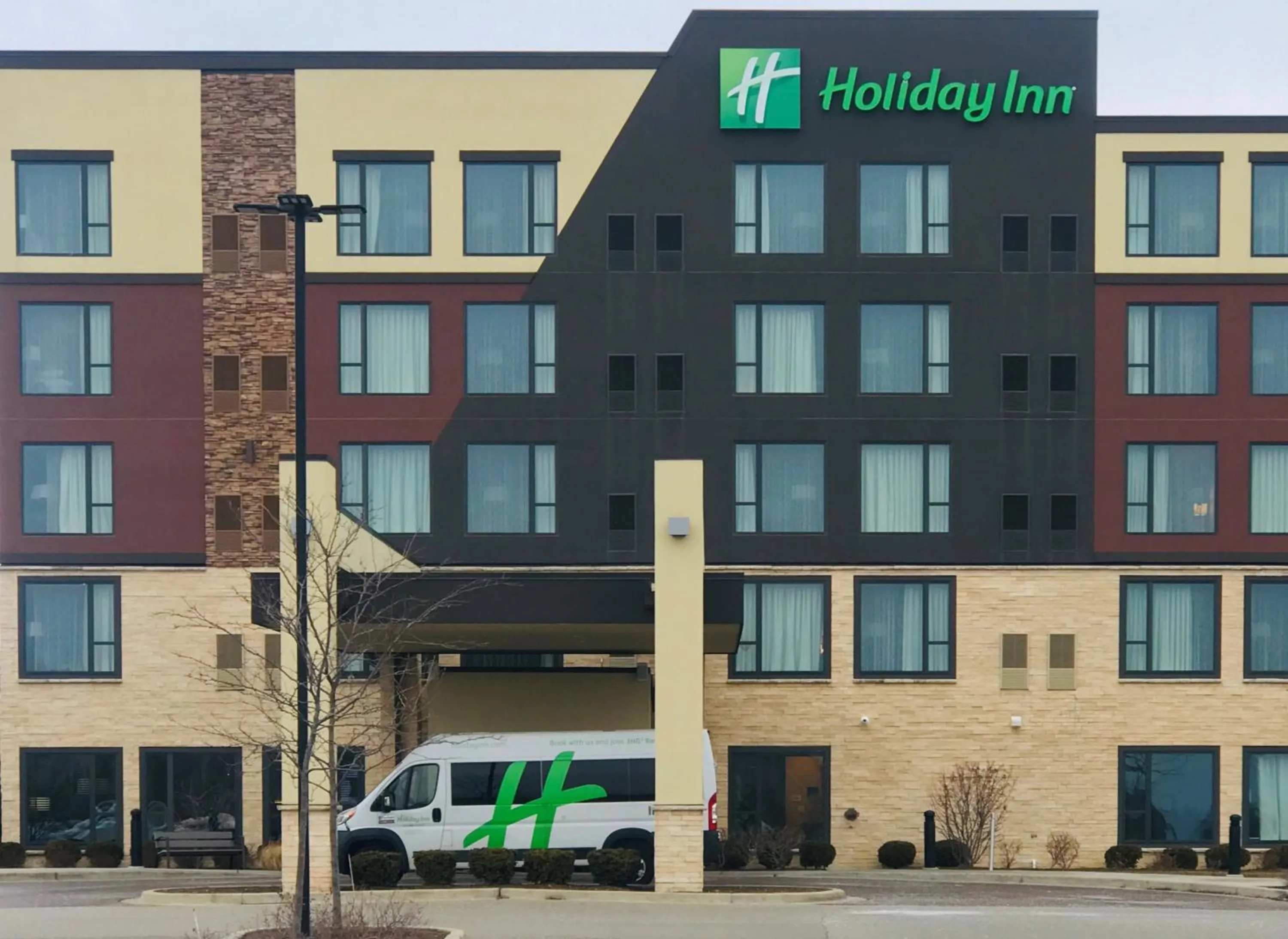 Facade/entrance in Holiday Inn Chicago Schaumburg by IHG