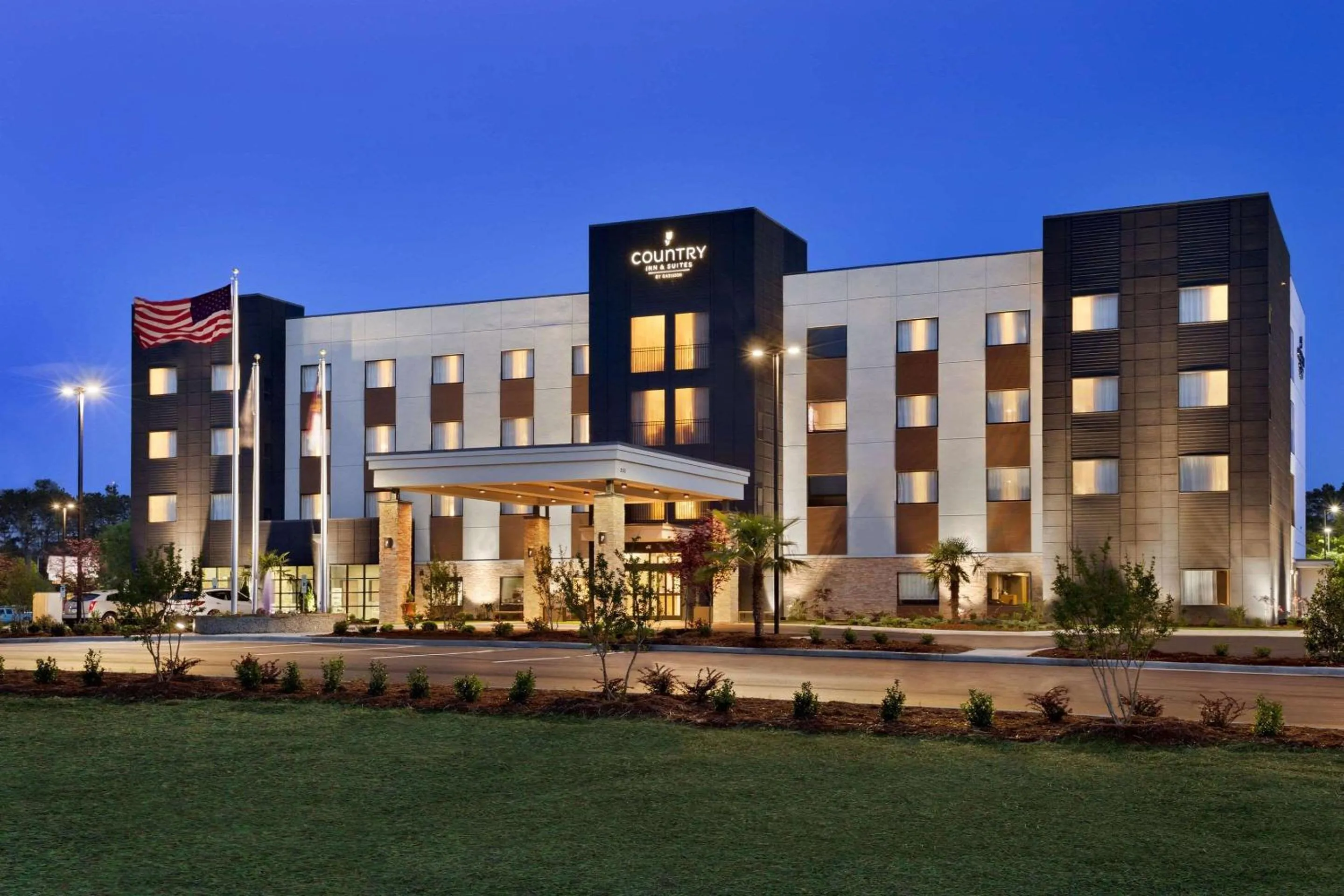 Property building in Country Inn & Suites by Radisson, Smithfield-Selma, NC