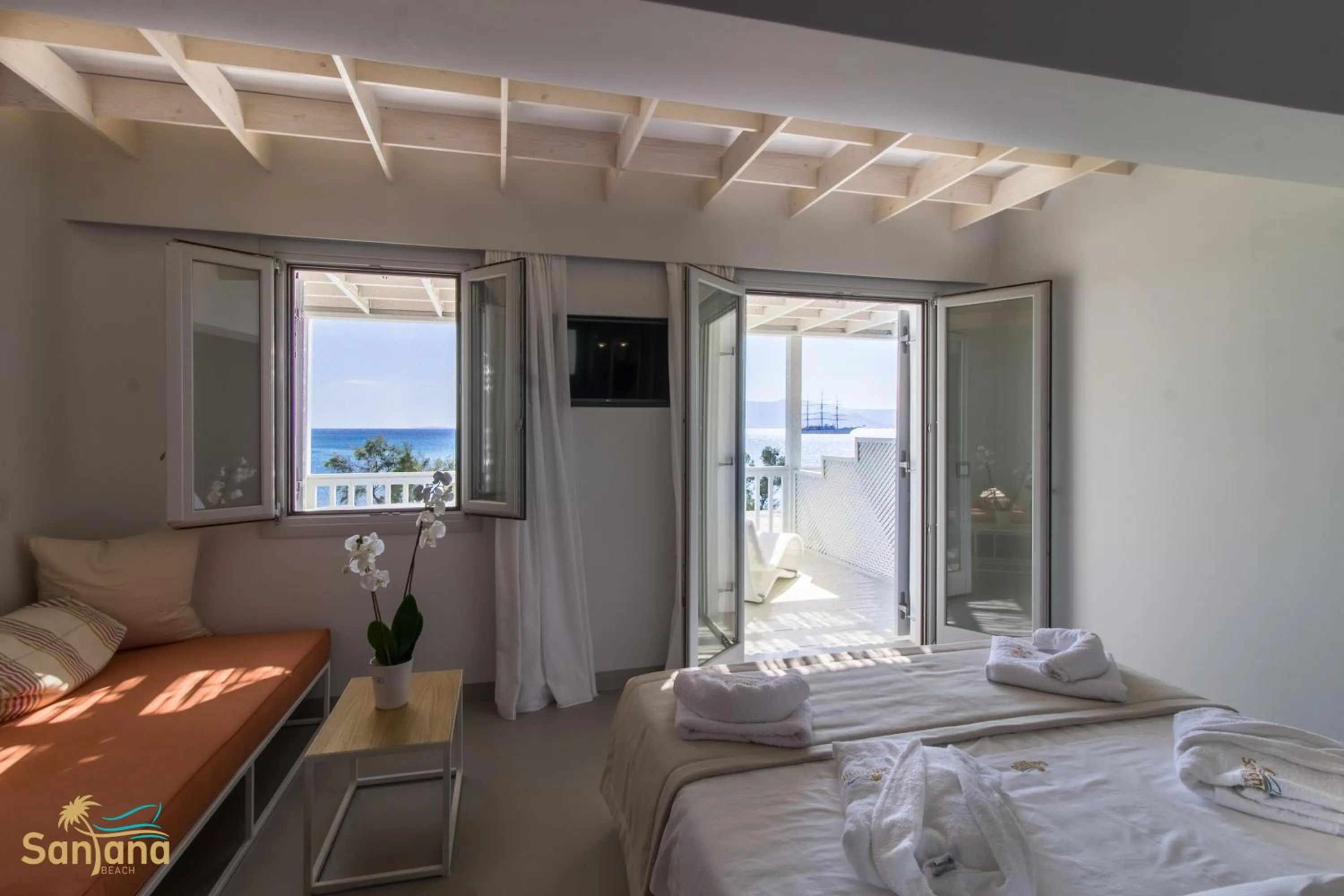Balcony/Terrace, Bed in Santana Beach