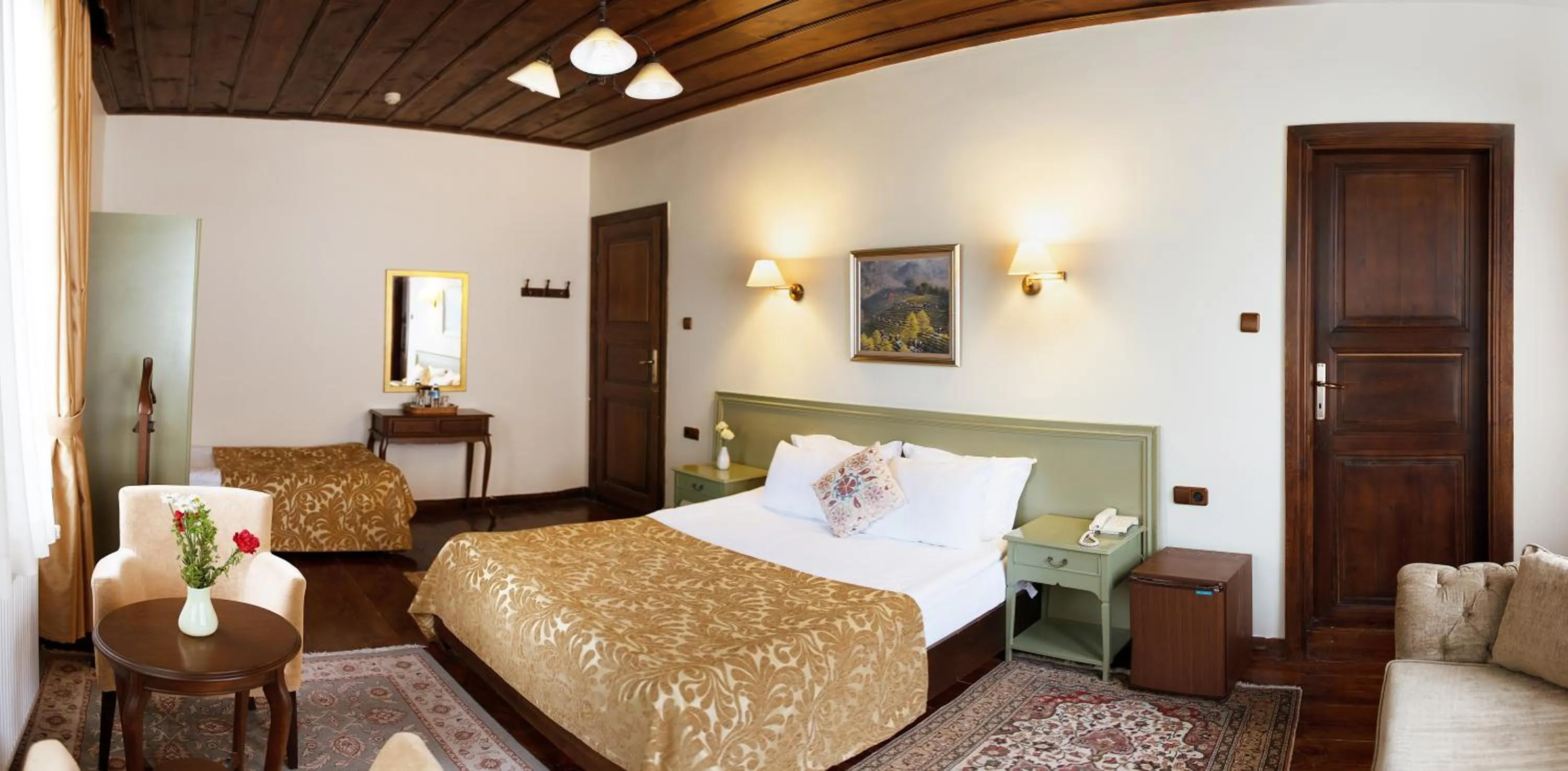 Photo of the whole room, Bed in Uğurlu Konakları