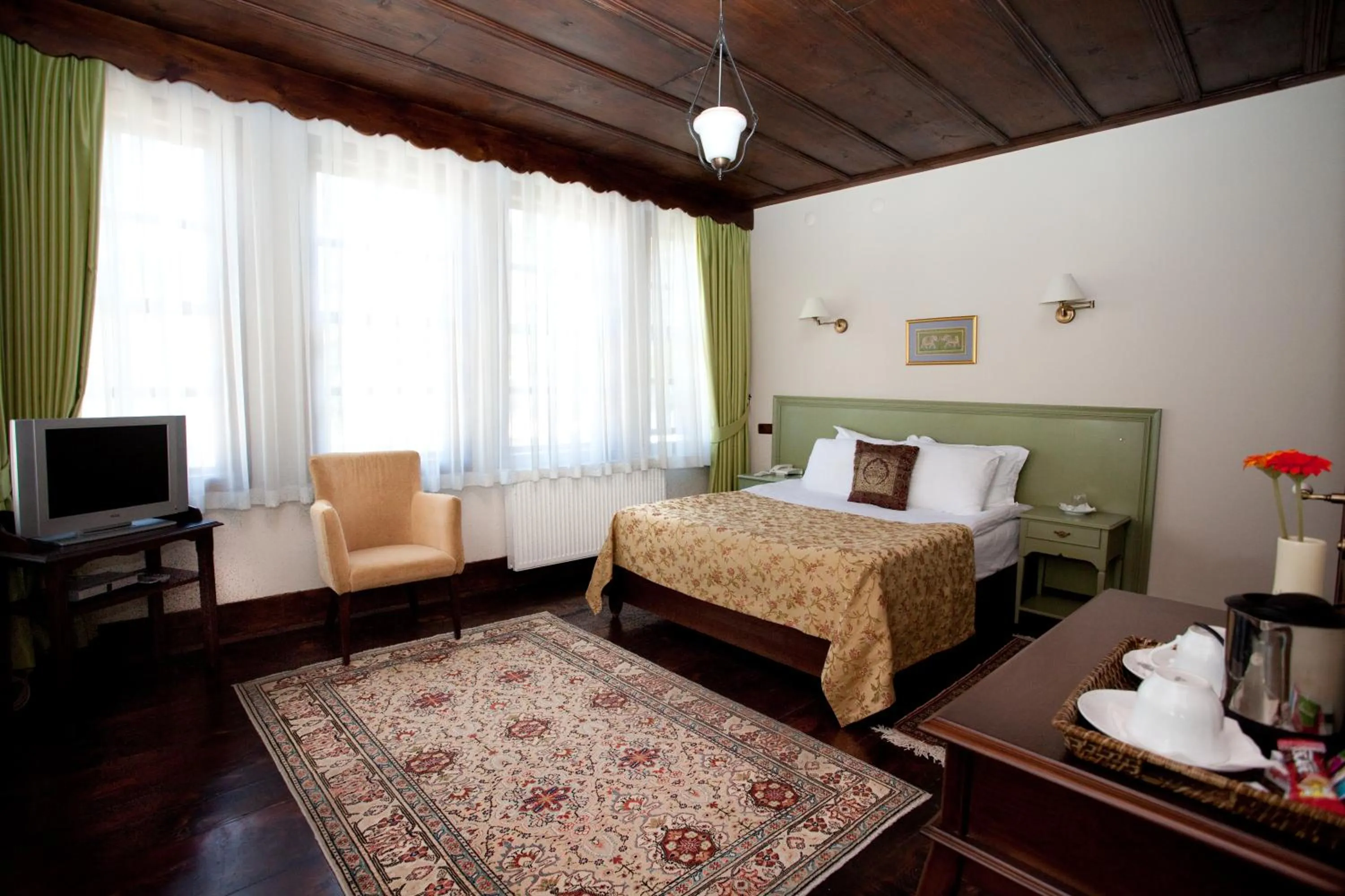 Communal lounge/ TV room, Bed in Uğurlu Konakları