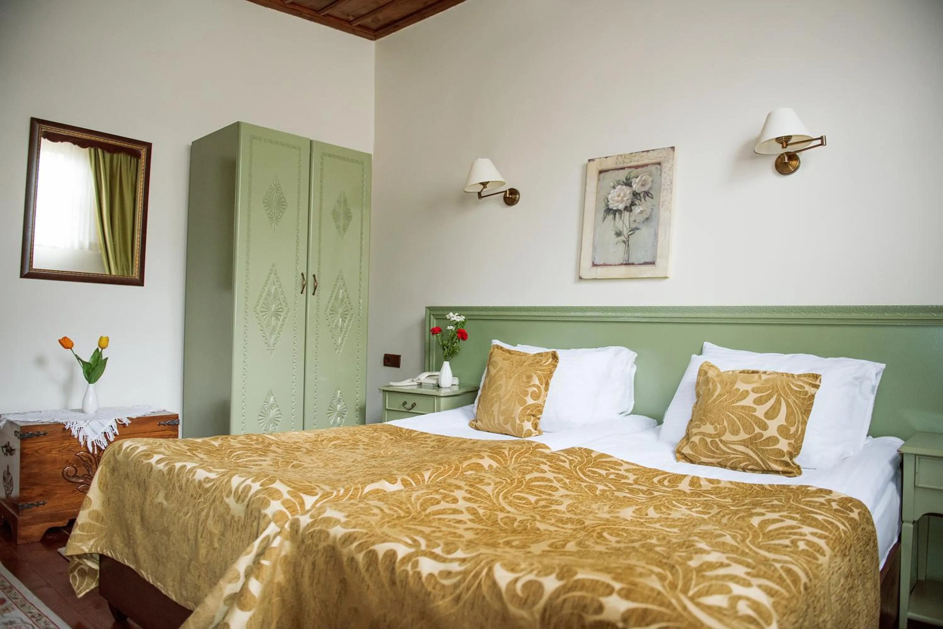 Photo of the whole room, Bed in Uğurlu Konakları