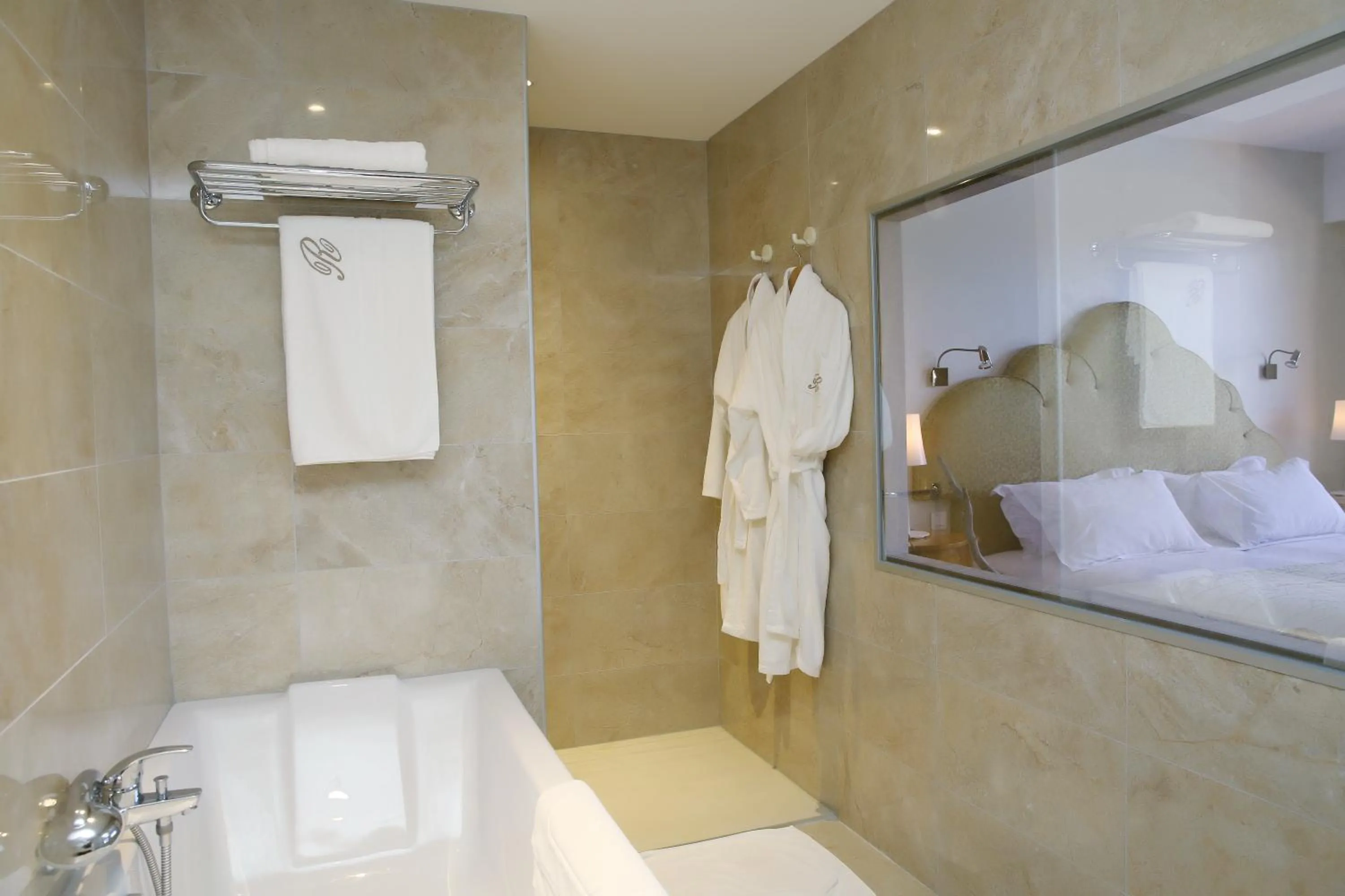 Bathroom in Relais & Châteaux Hôtel La Réserve