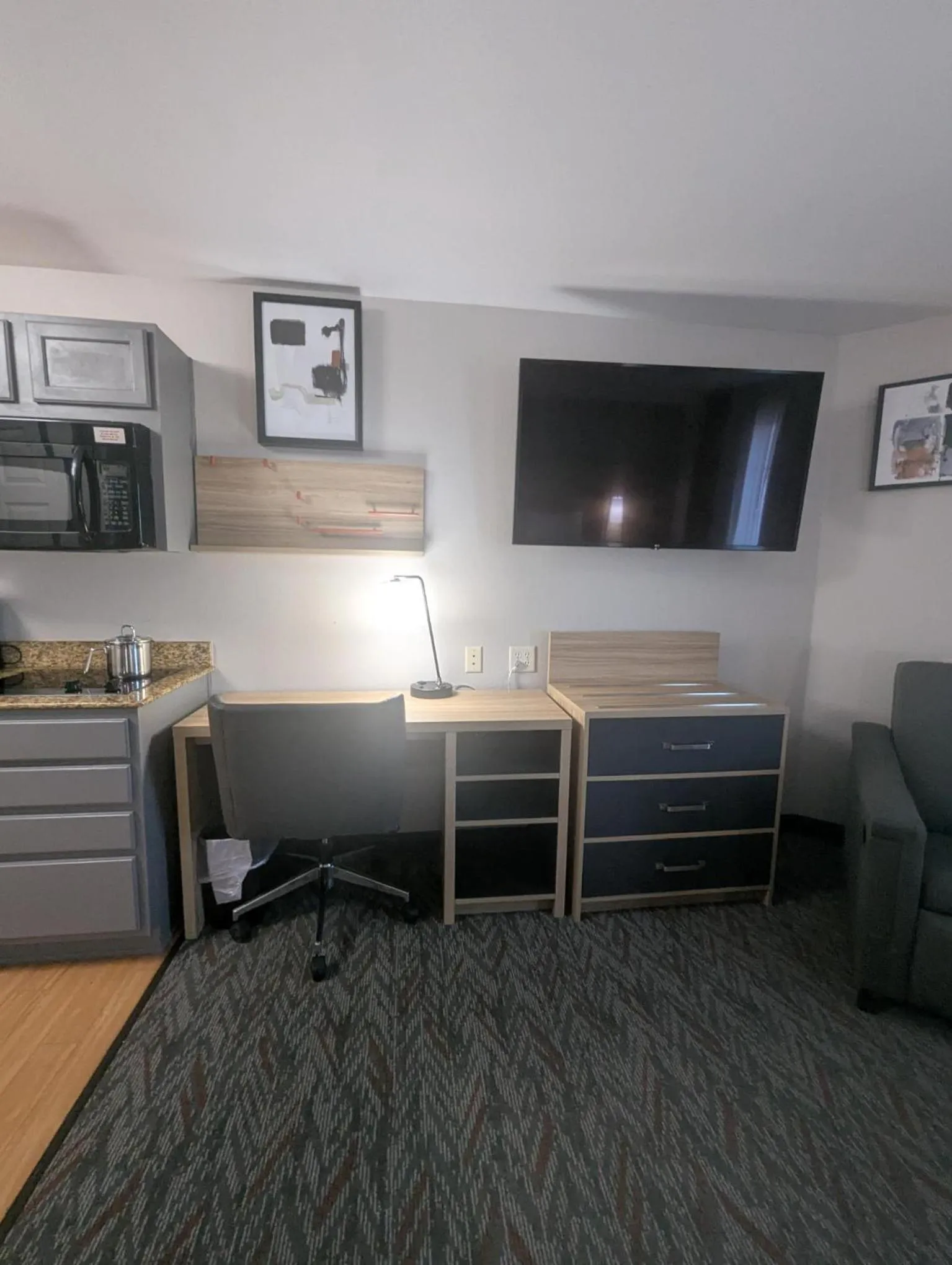 TV and multimedia in Candlewood Suites Loveland by IHG