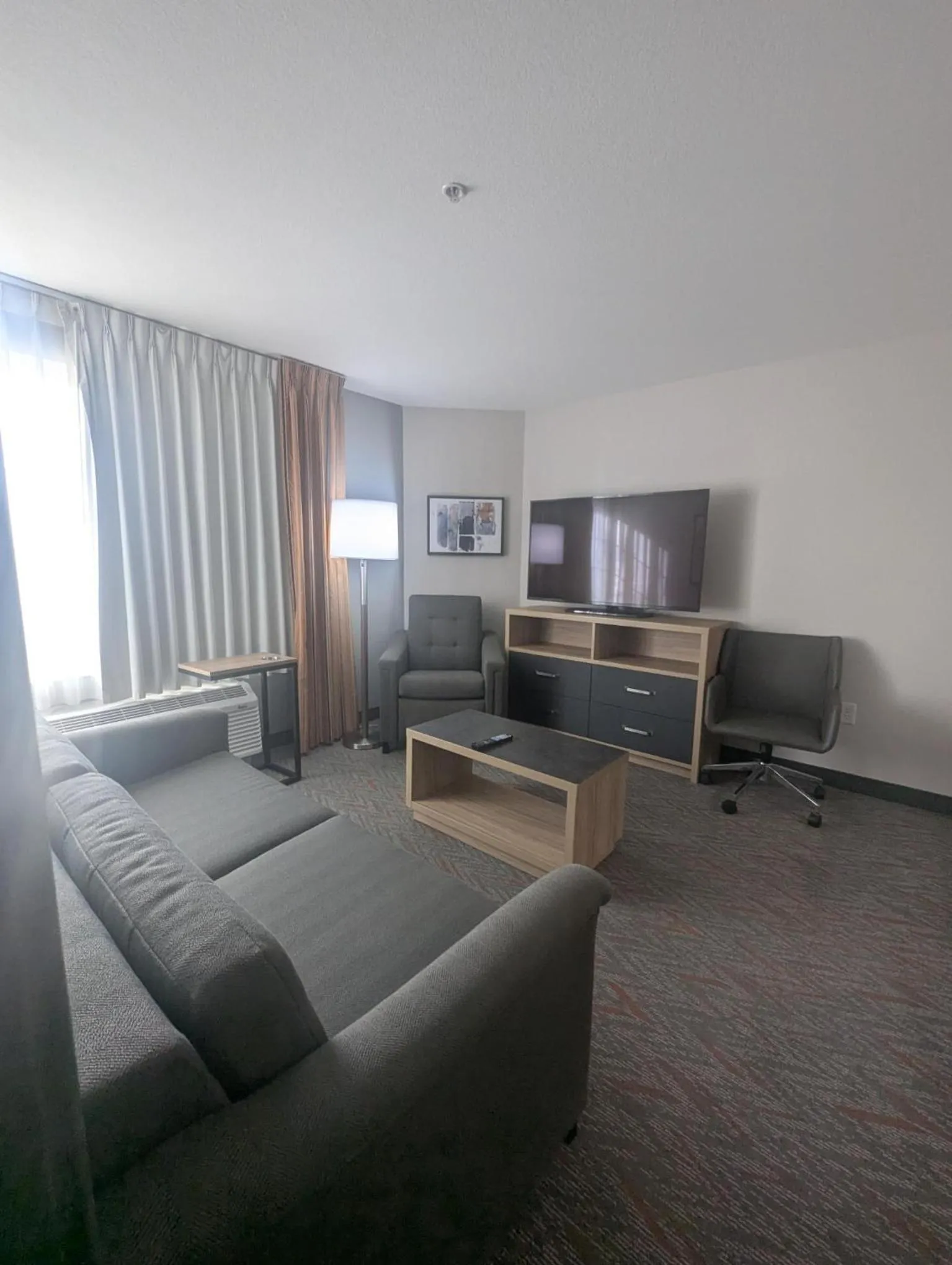 Communal lounge/ TV room in Candlewood Suites Loveland by IHG