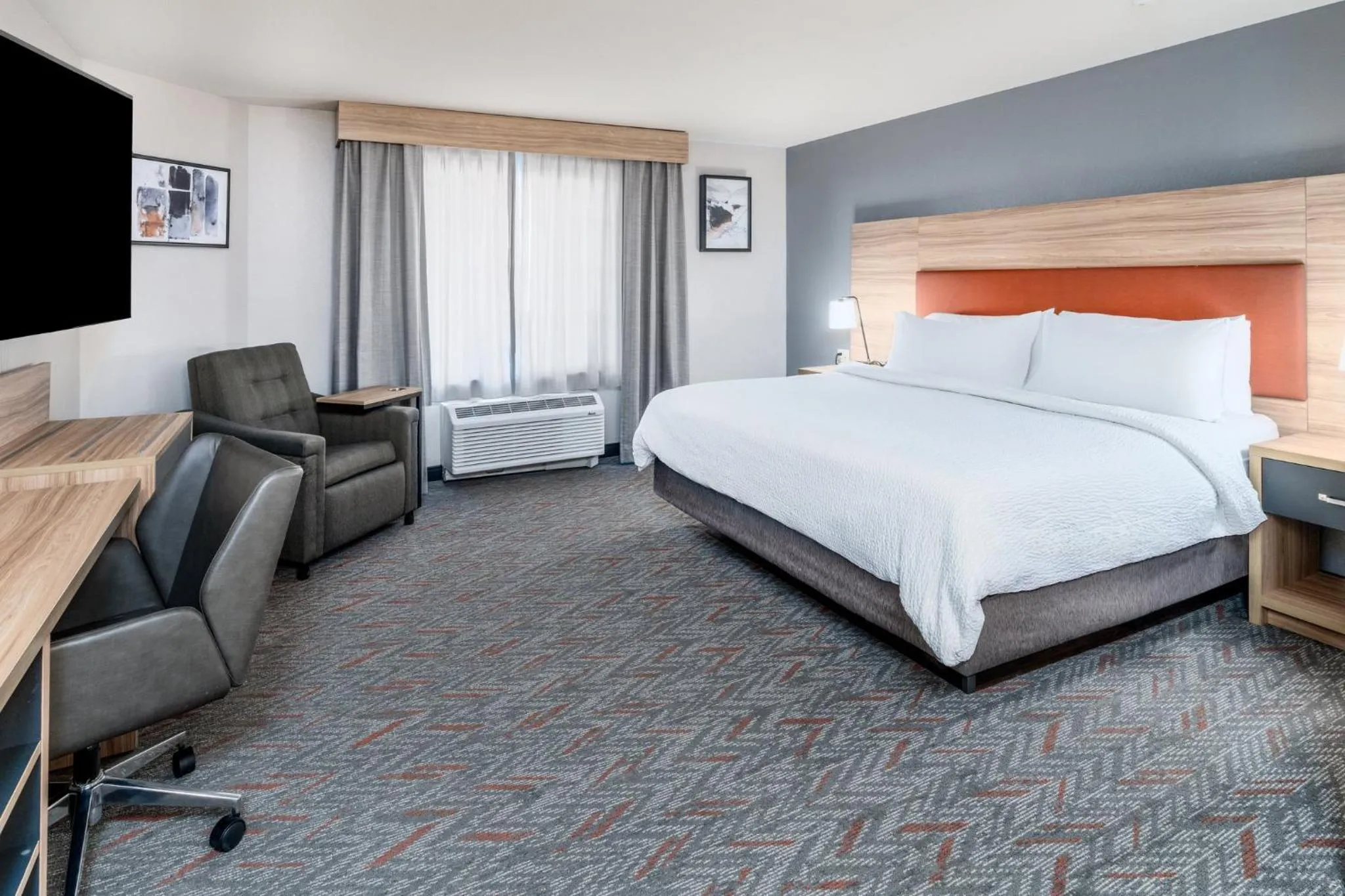 Photo of the whole room, Bed in Candlewood Suites Loveland by IHG