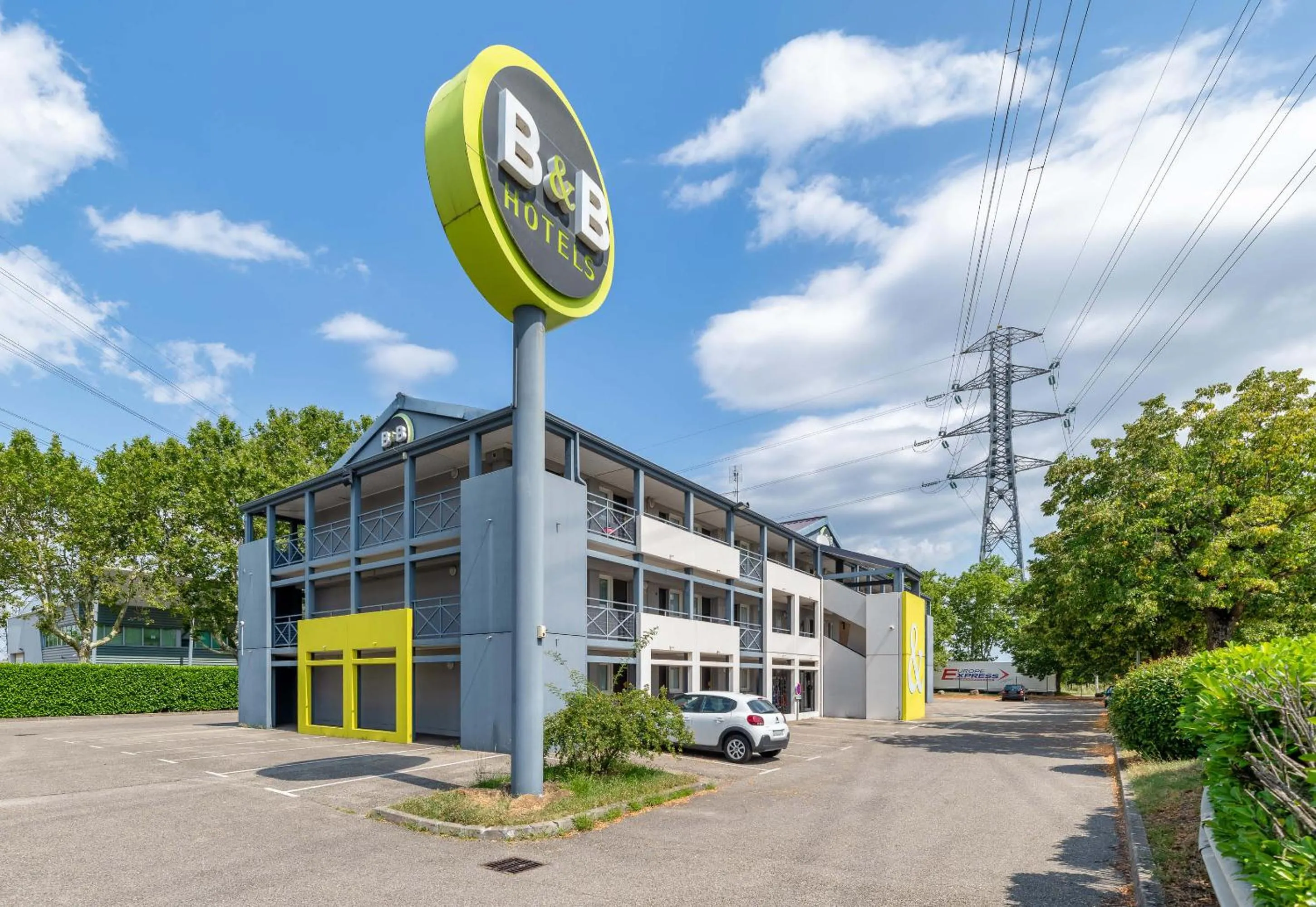 Property building in B&B HOTEL Lyon St Priest