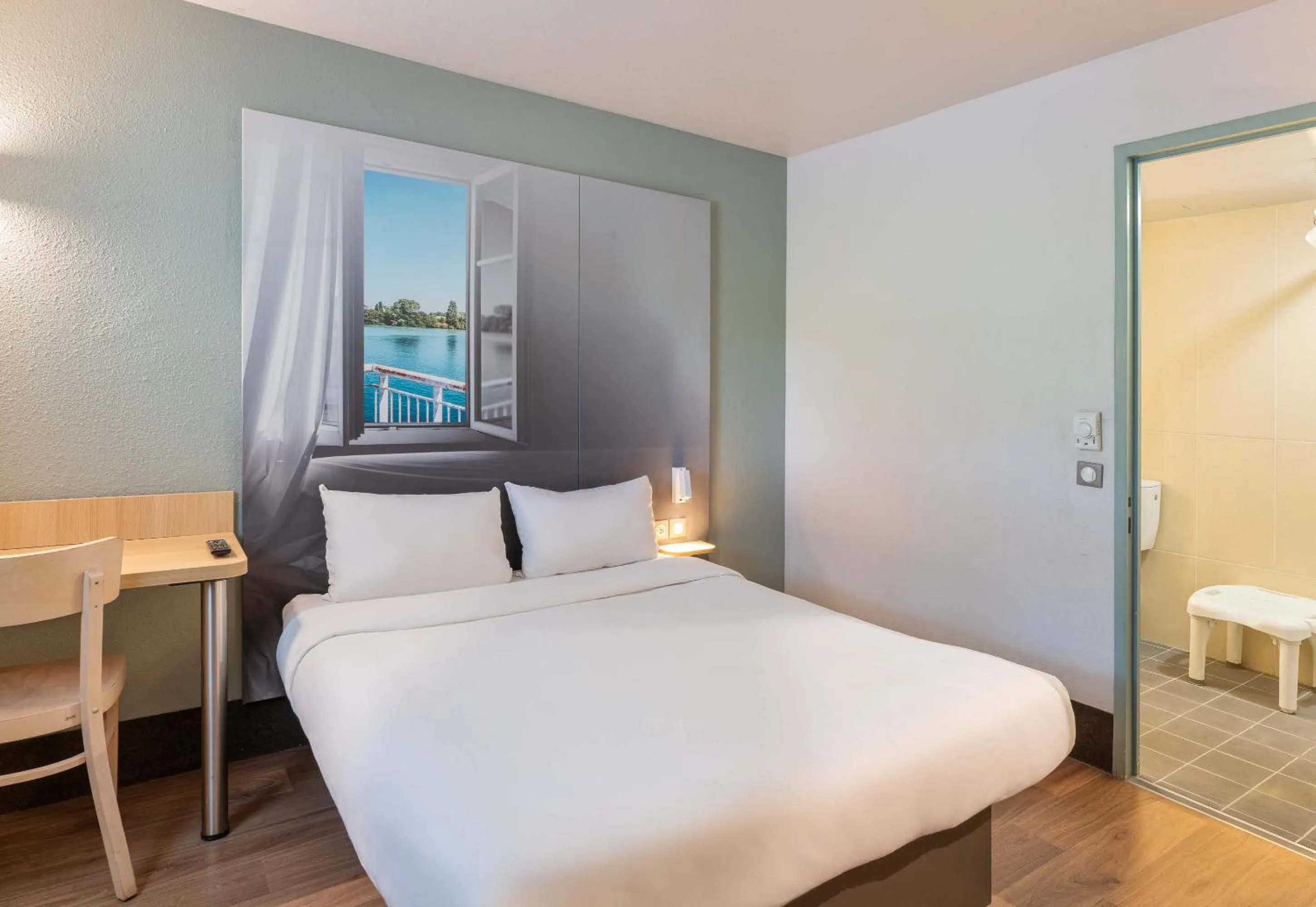 Bedroom, Bed in B&B HOTEL Lyon St Priest