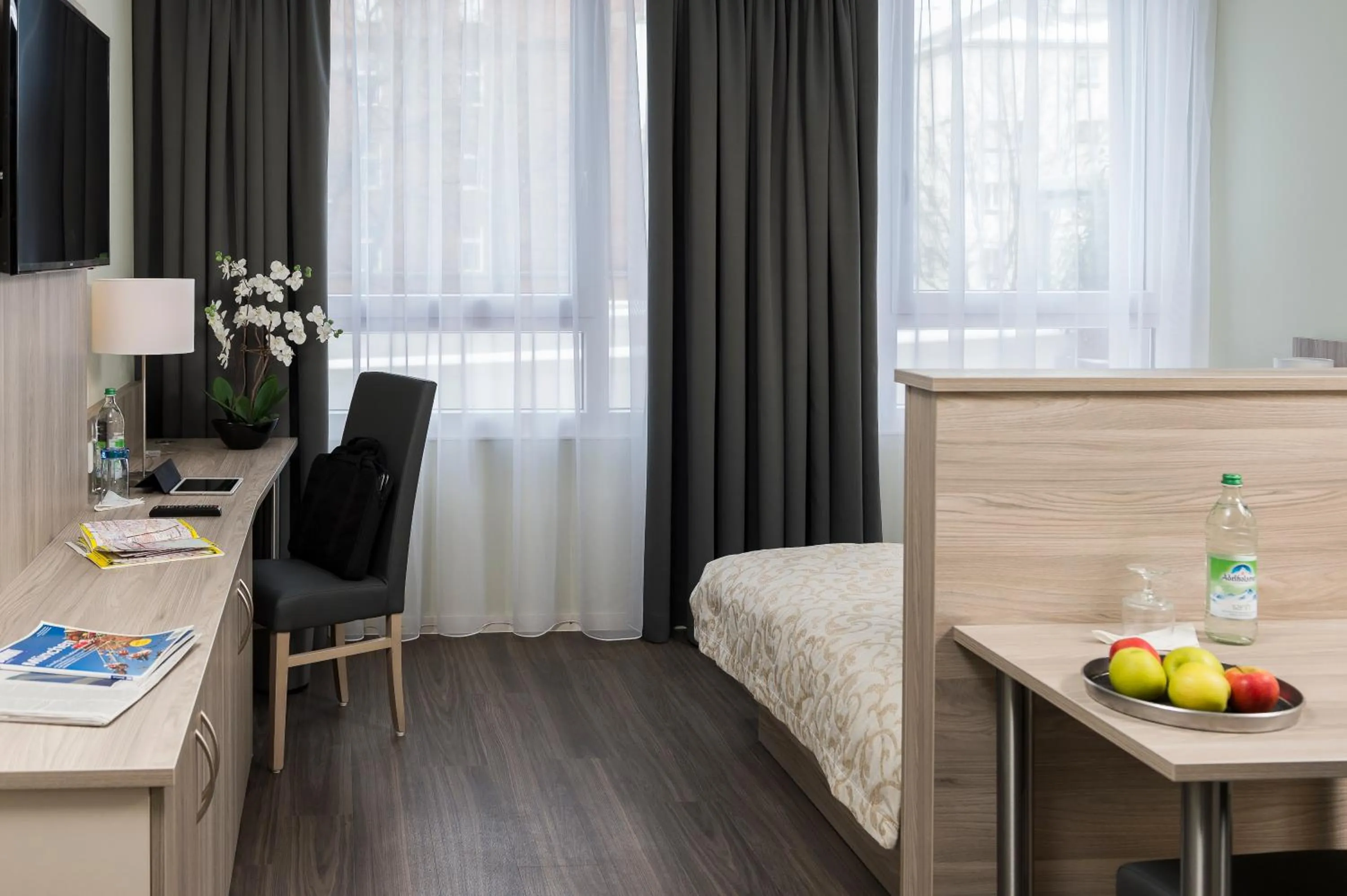 Photo of the whole room, Bed in SVG Boardinghaus