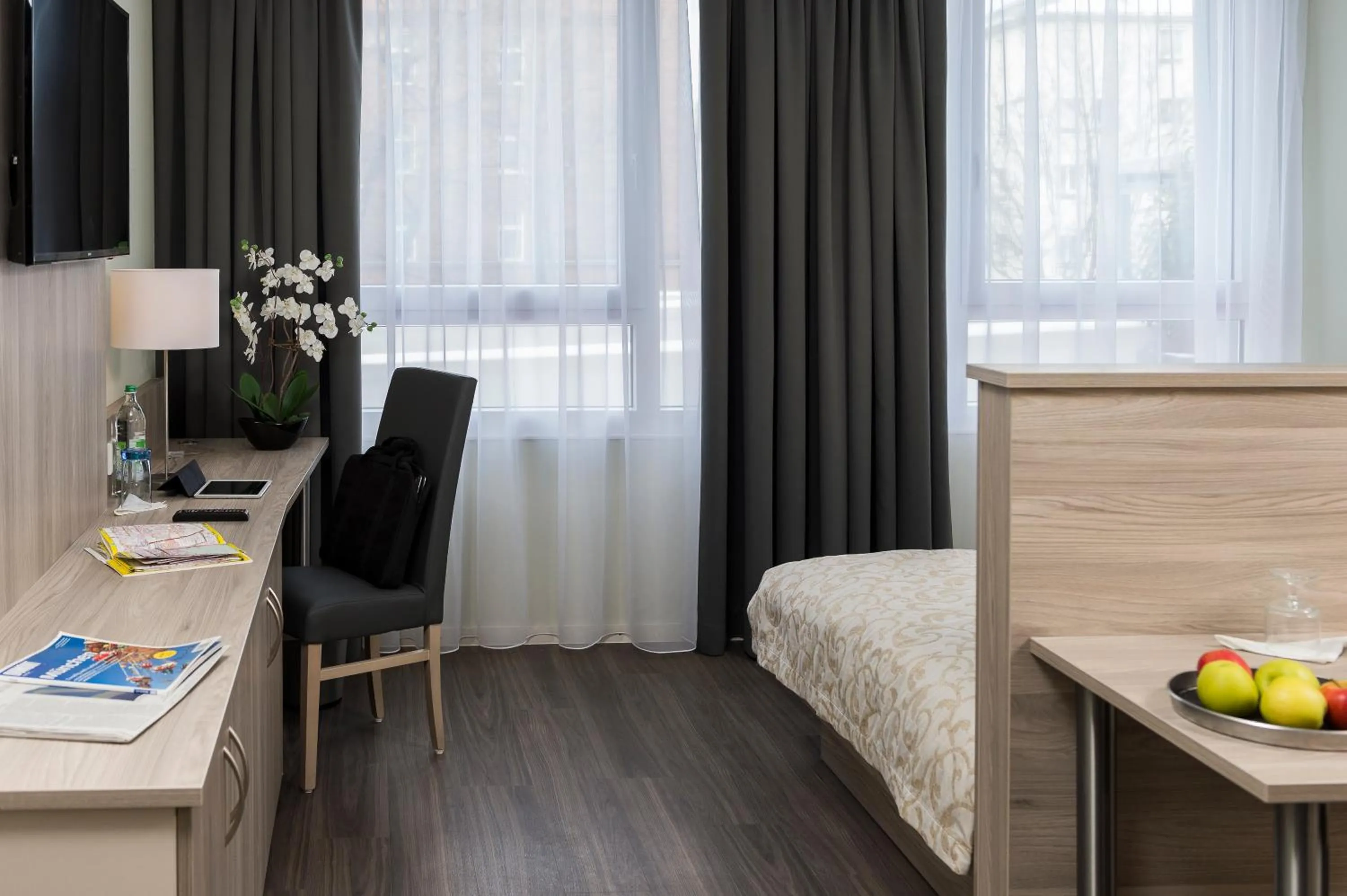 Photo of the whole room, Bed in SVG Boardinghaus