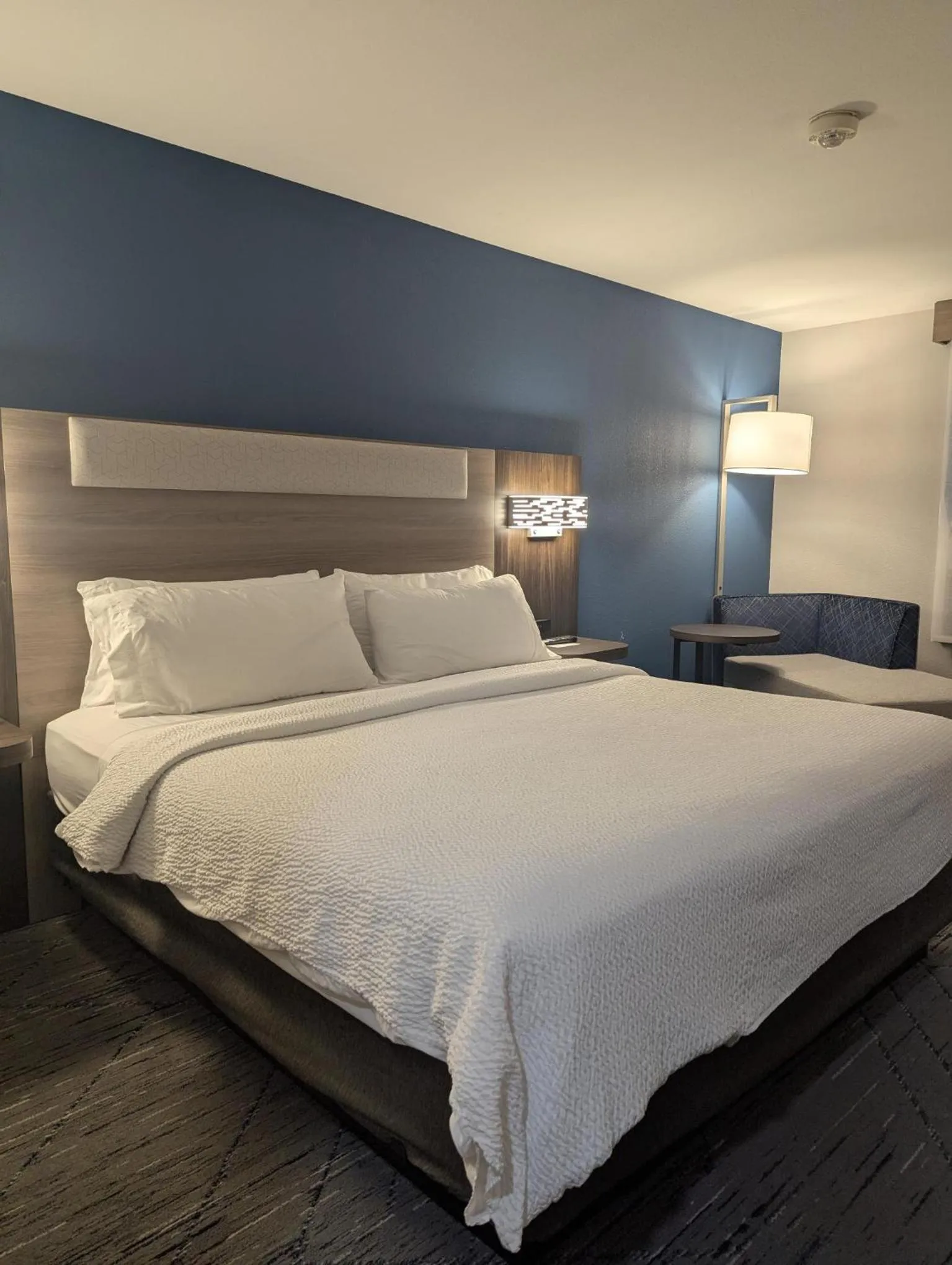 Bed in Holiday Inn Express Hotel & Suites Loveland by IHG