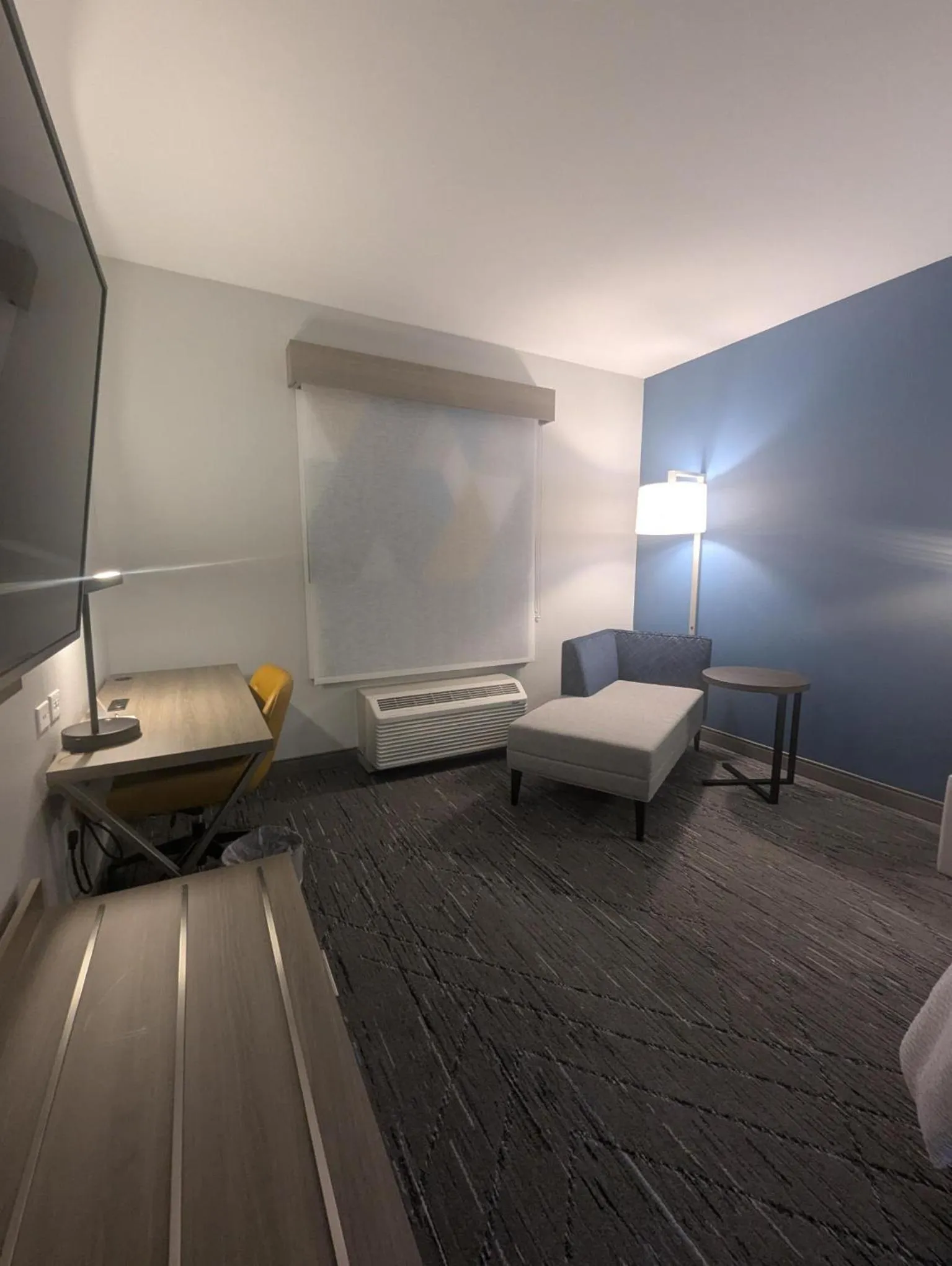 Seating area, Bed in Holiday Inn Express Hotel & Suites Loveland by IHG