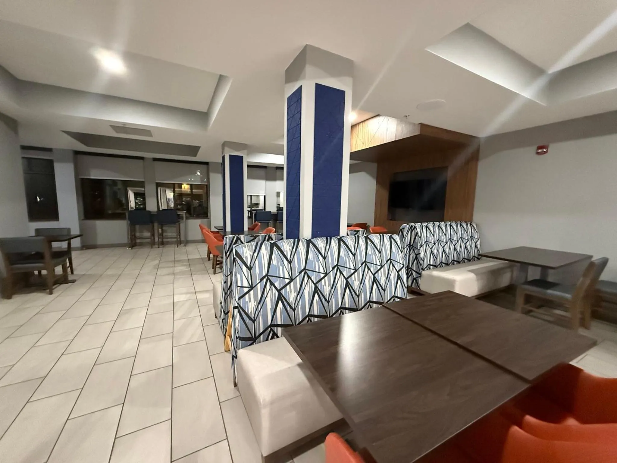 Breakfast in Holiday Inn Express Hotel & Suites Loveland by IHG