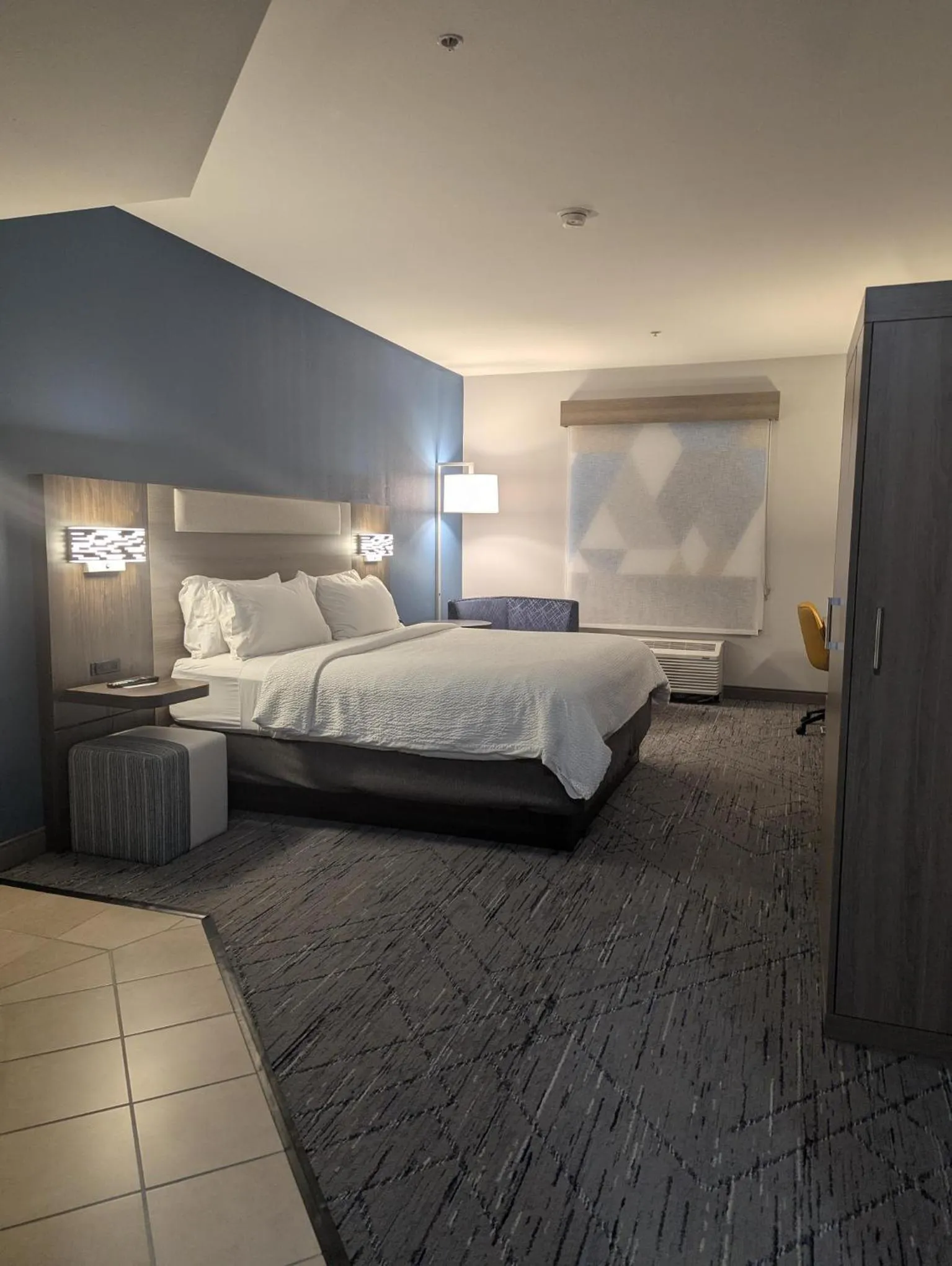 Bedroom, Bed in Holiday Inn Express Hotel & Suites Loveland by IHG