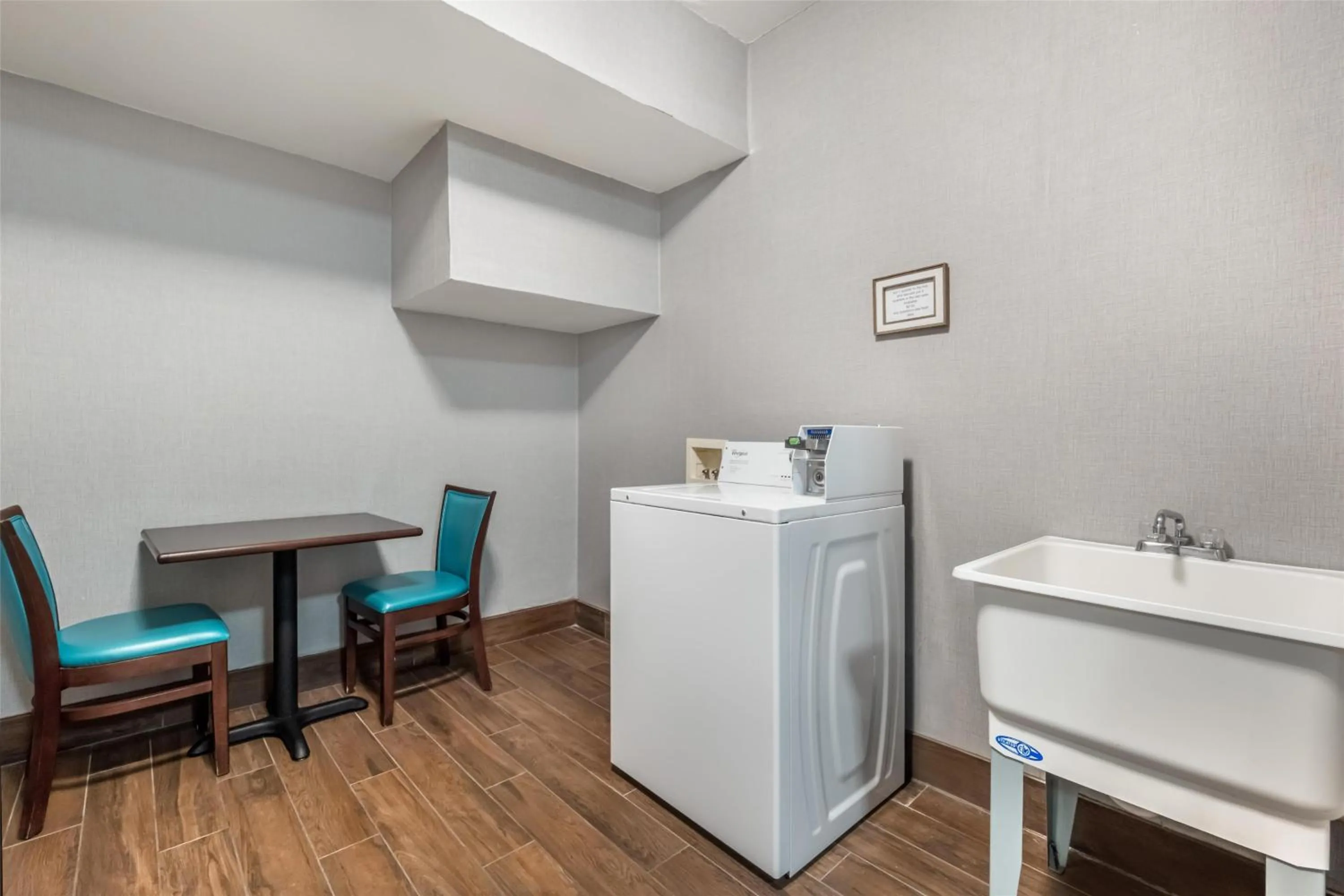 laundry in Best Western Plus Liberal Hotel & Suites