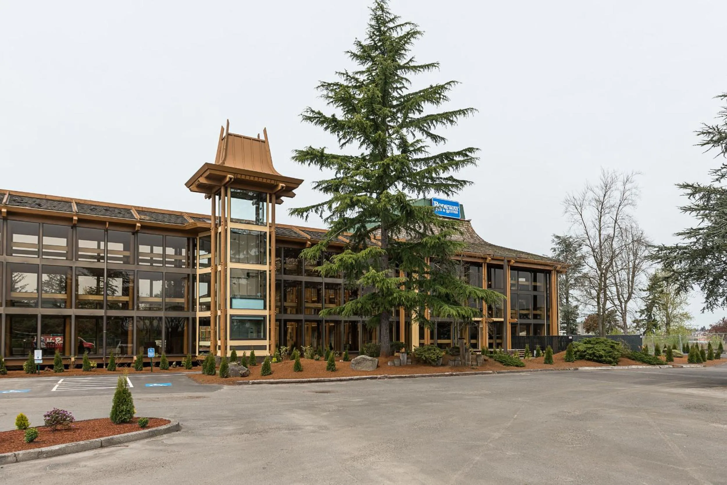 Facade/entrance in Rodeway Inn & Suites Portland - Jantzen Beach