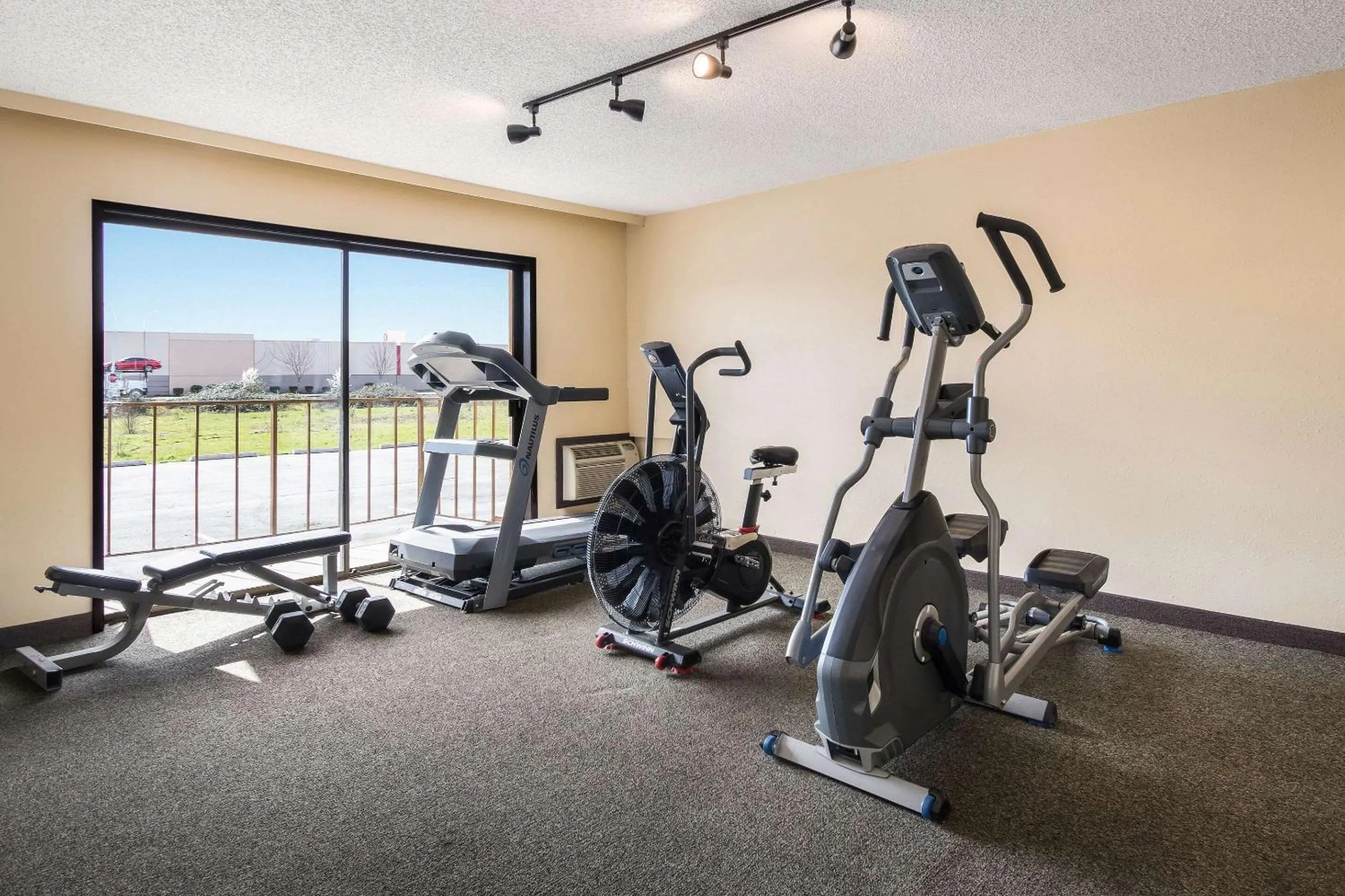 Spa and wellness centre/facilities in Rodeway Inn & Suites Portland - Jantzen Beach