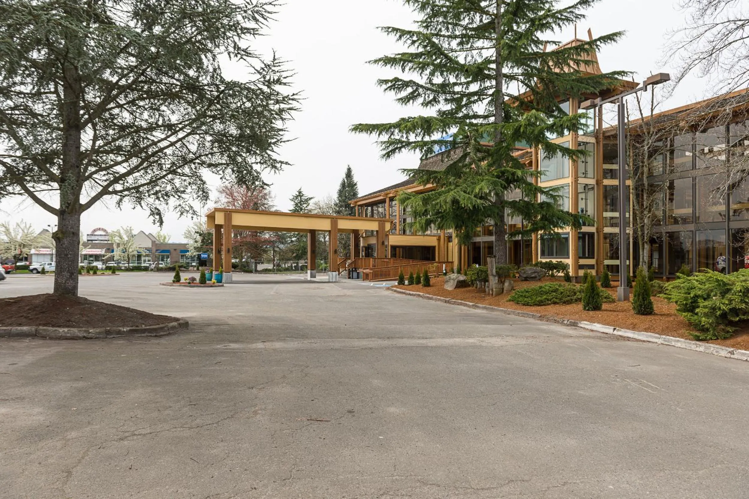 Property building in Rodeway Inn & Suites Portland - Jantzen Beach