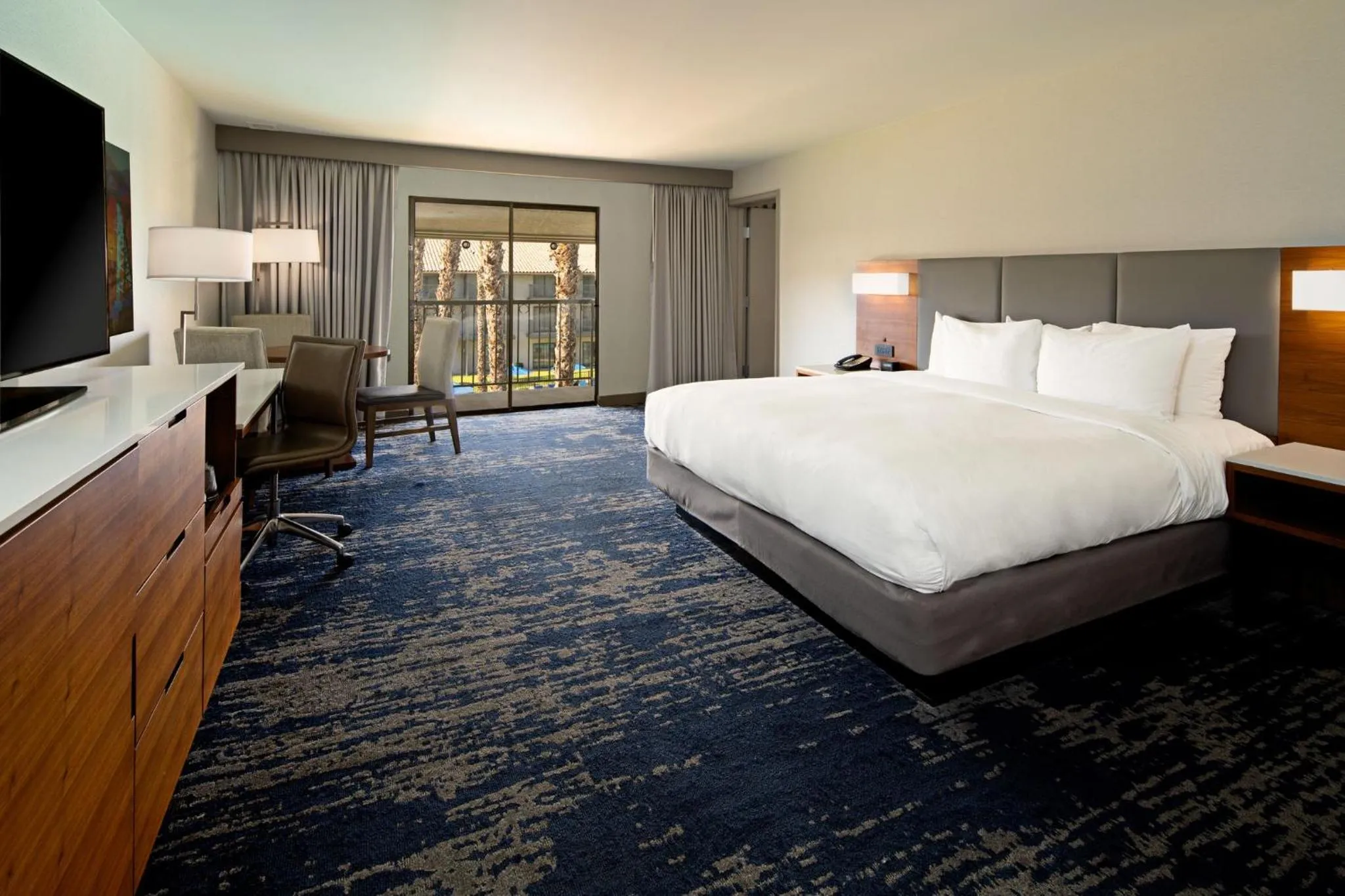 Bedroom in DoubleTree by Hilton Bakersfield