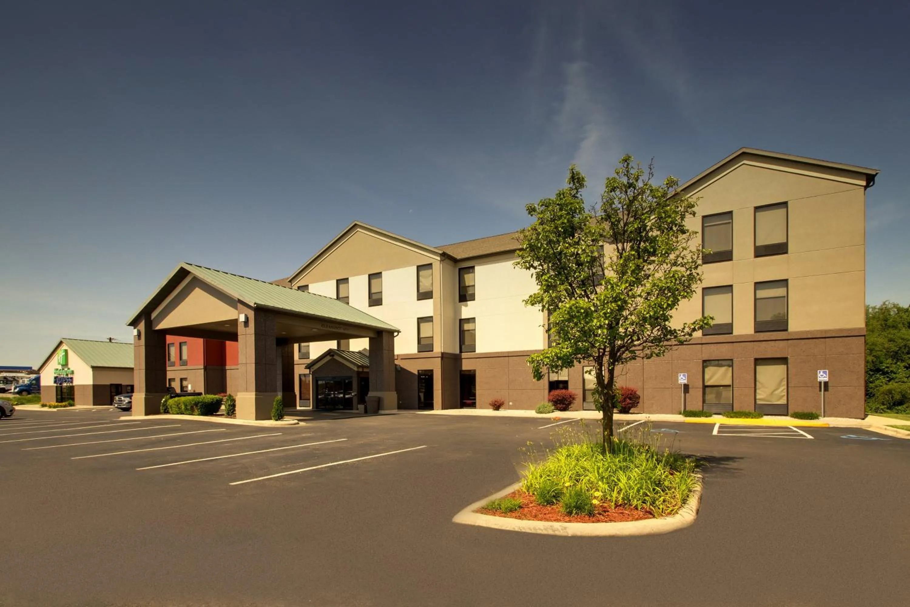 Property building in Holiday Inn Express Hotel & Suites Lebanon by IHG