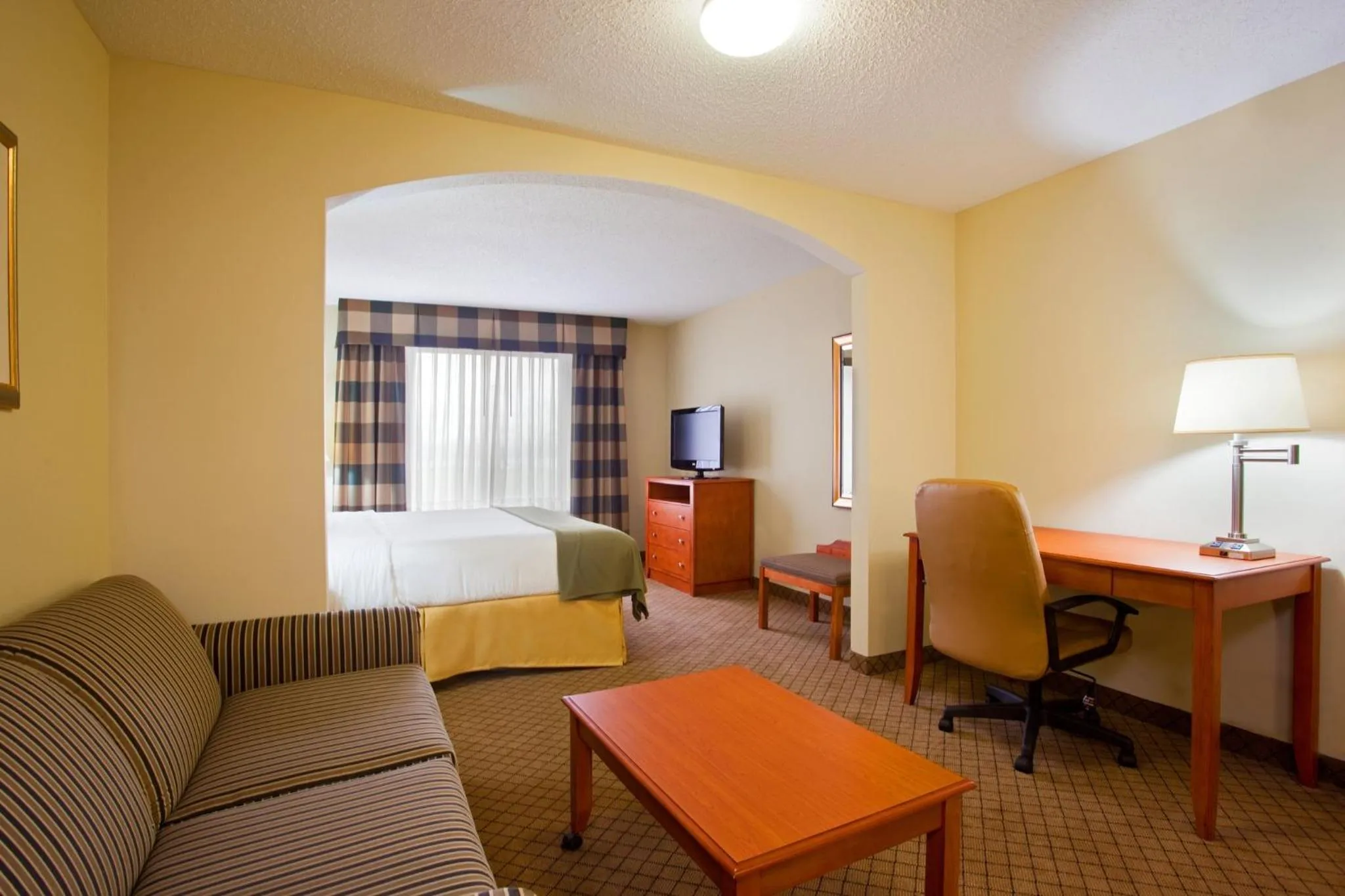 Photo of the whole room, Bed in Holiday Inn Express Hotel & Suites Goshen by IHG