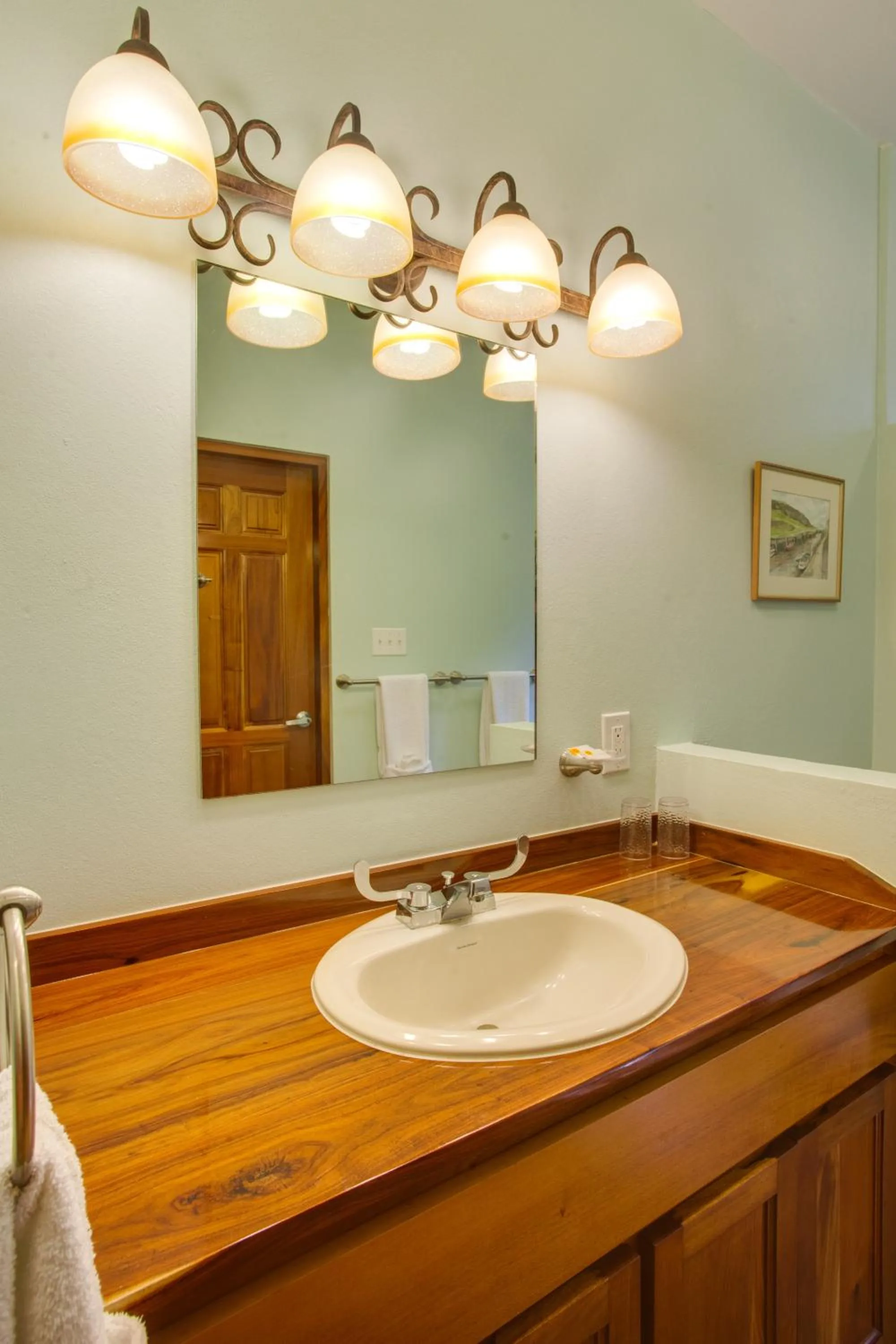 Bathroom in The Crimson Orchid Inn at Orchid Bay
