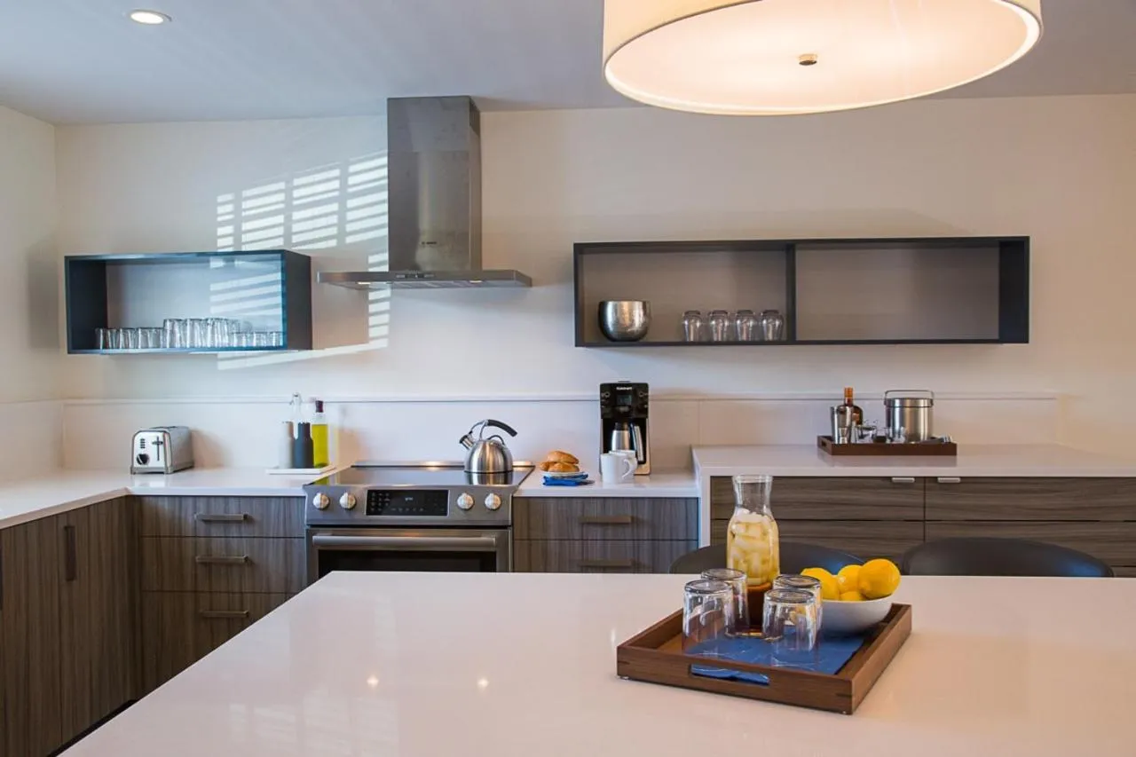 Kitchen or kitchenette in North Harbor Montauk