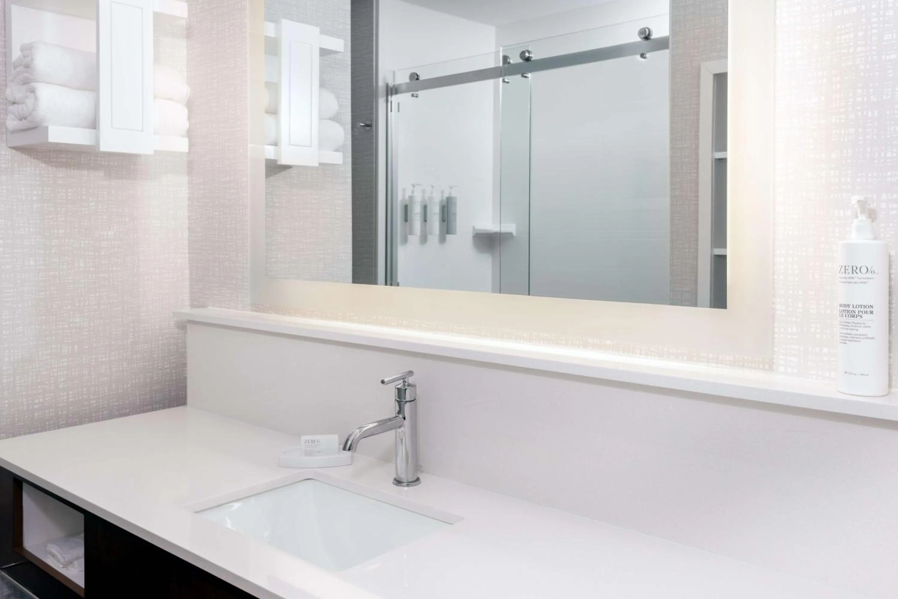 Bathroom in Hampton Inn Petersburg - Southpark Mall