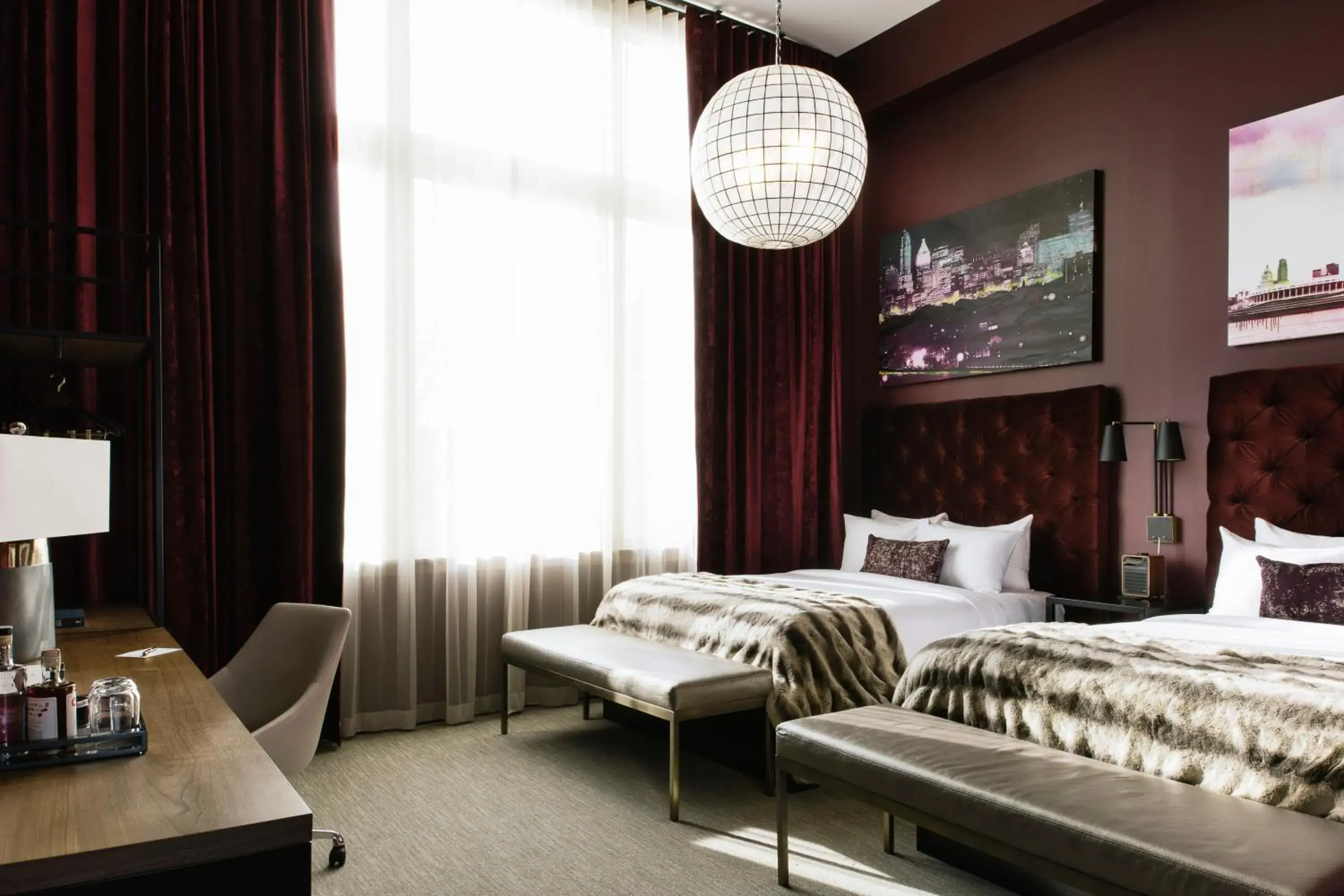 Deluxe Room with Two Queen Beds in Hotel Covington Cincinnati Riverfront Deluxe Room with Two Queen Beds in Hotel Covington Cincinnati Riverfront