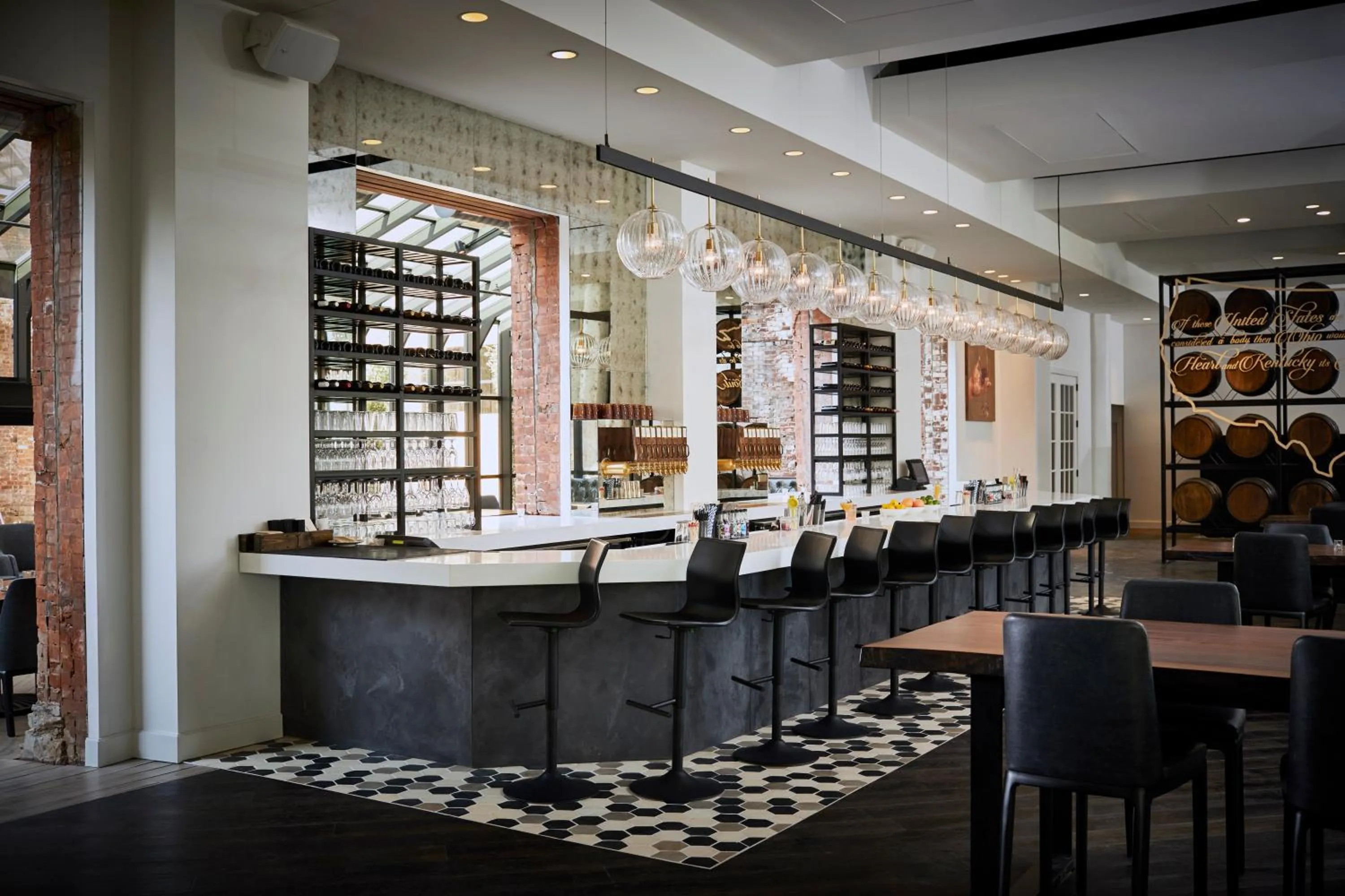 Lounge or bar in Hotel Covington Cincinnati Riverfront