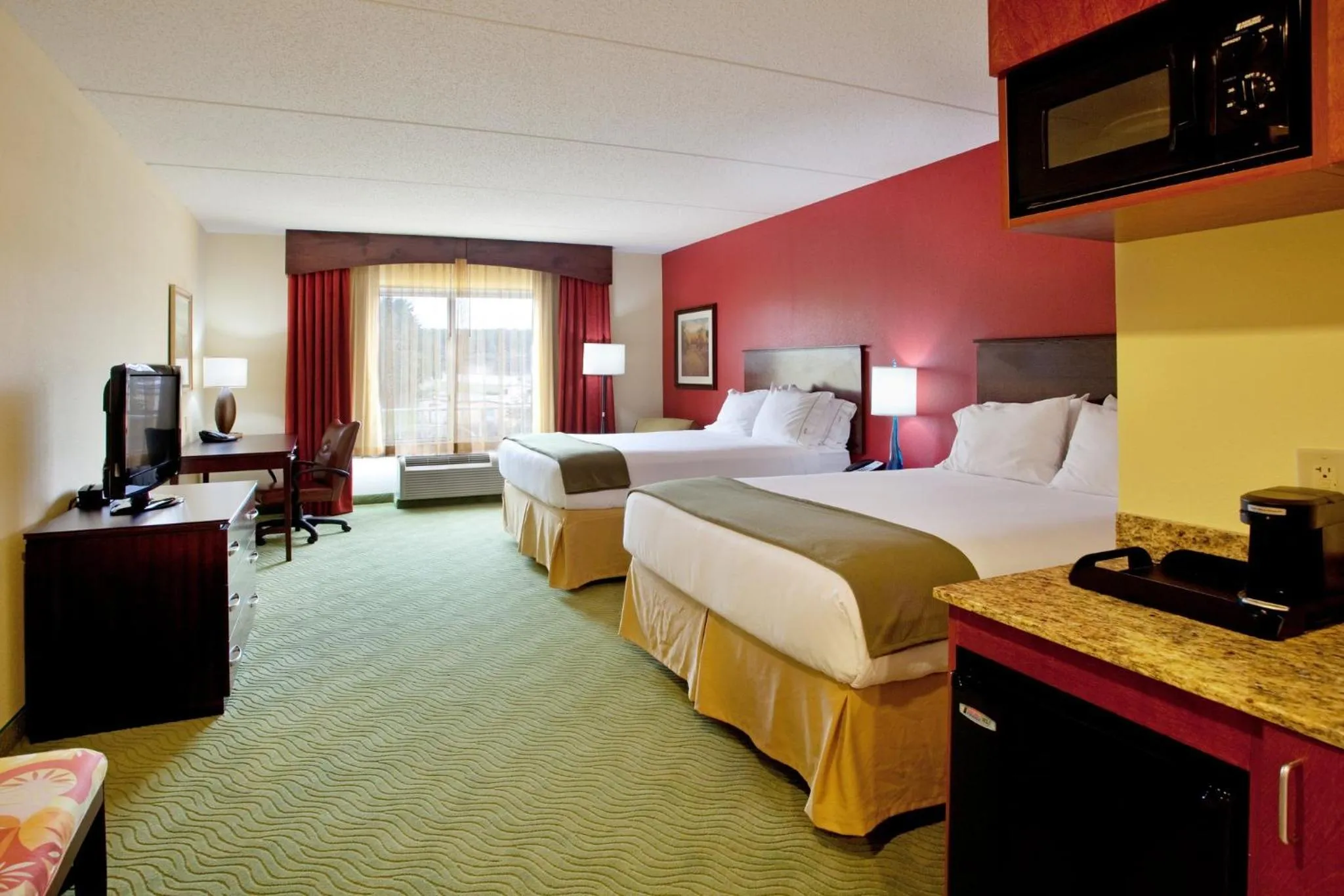 Photo of the whole room, Bed in Holiday Inn Express & Suites - Spartanburg-North by IHG