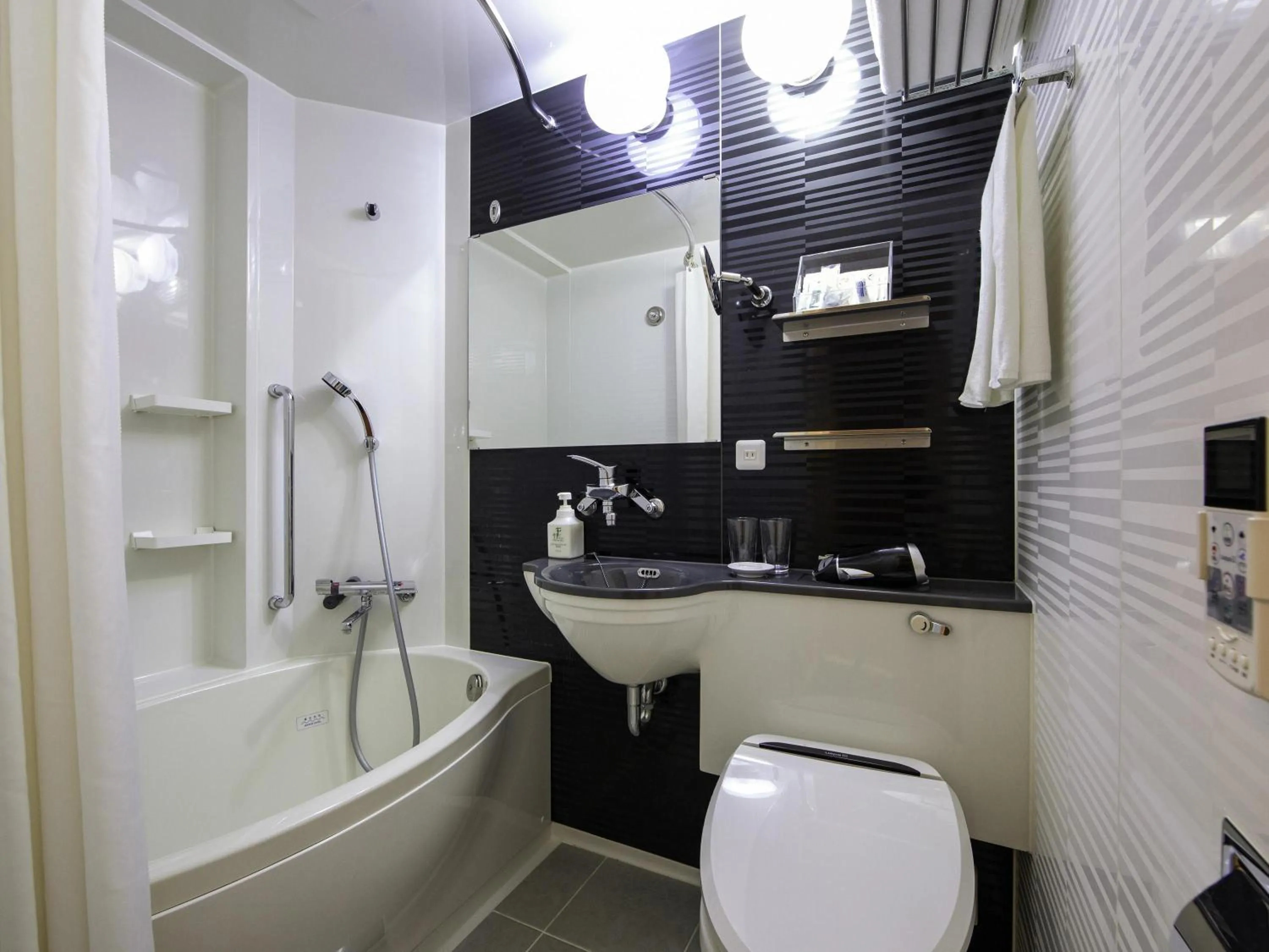 Bedroom in ibis Styles Tokyo Ginza