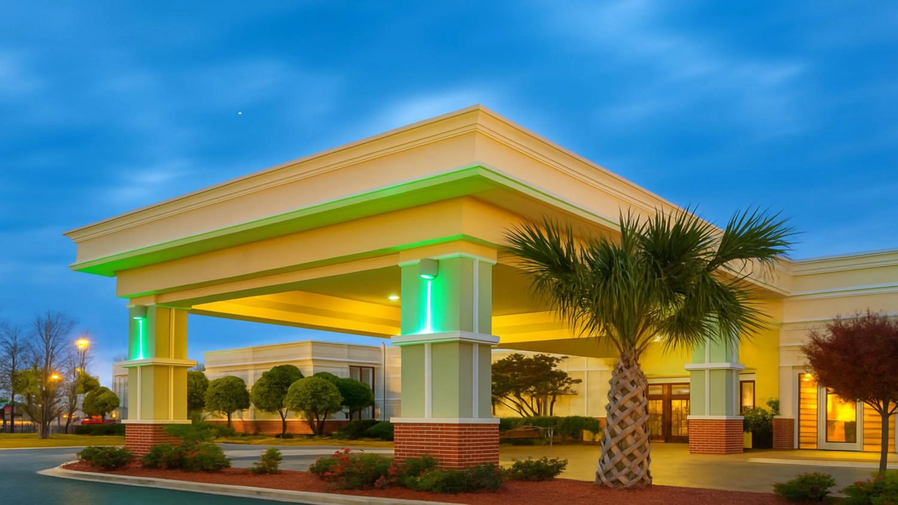 Property building in Holiday Inn Lumberton by IHG