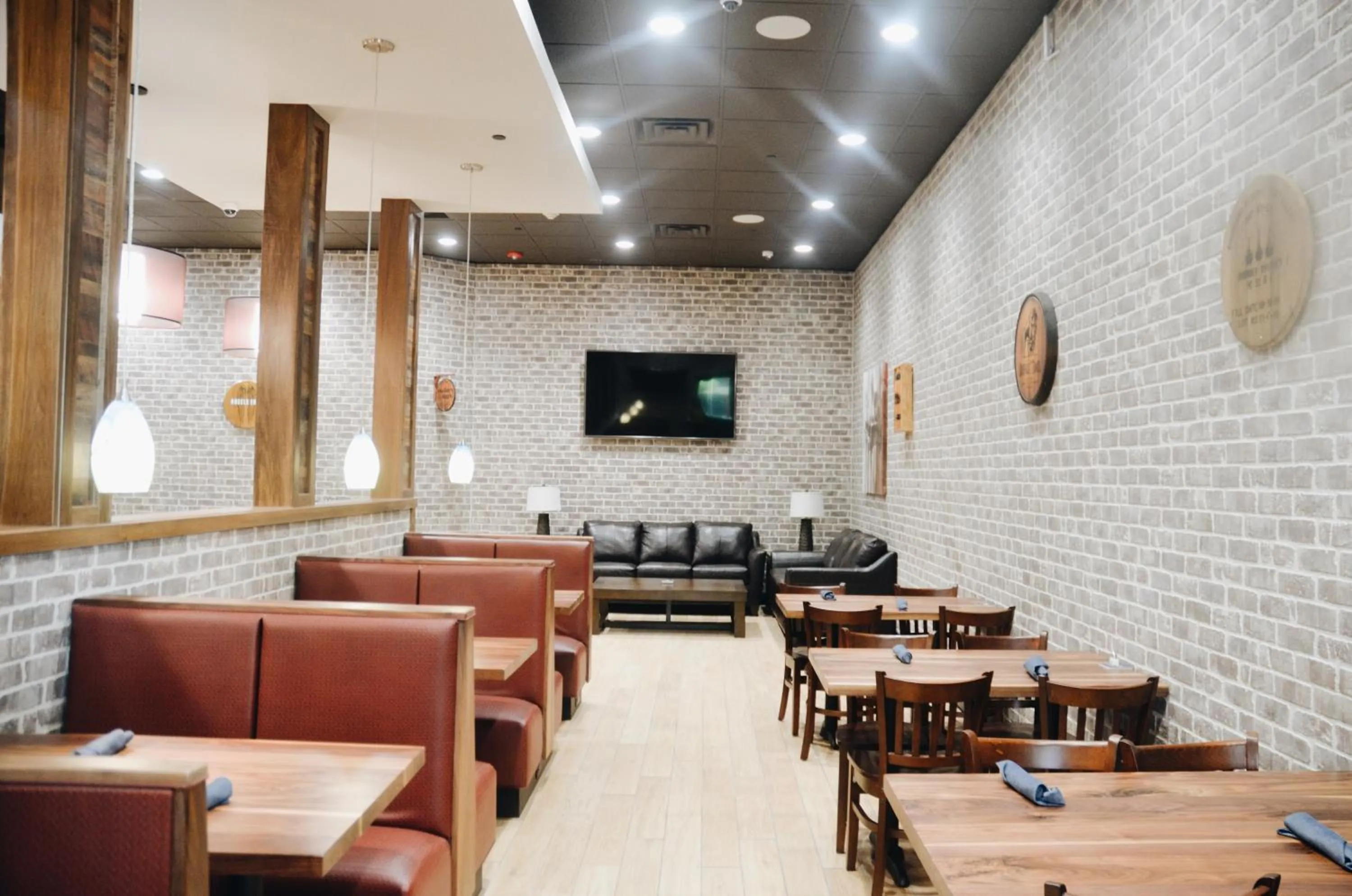 Lounge or bar in Holiday Inn Lumberton by IHG