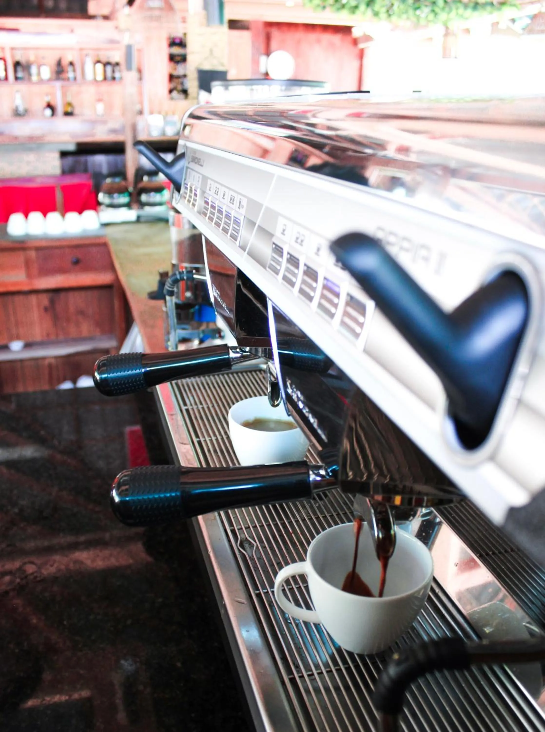 Restaurant/places to eat in Long Set Resort