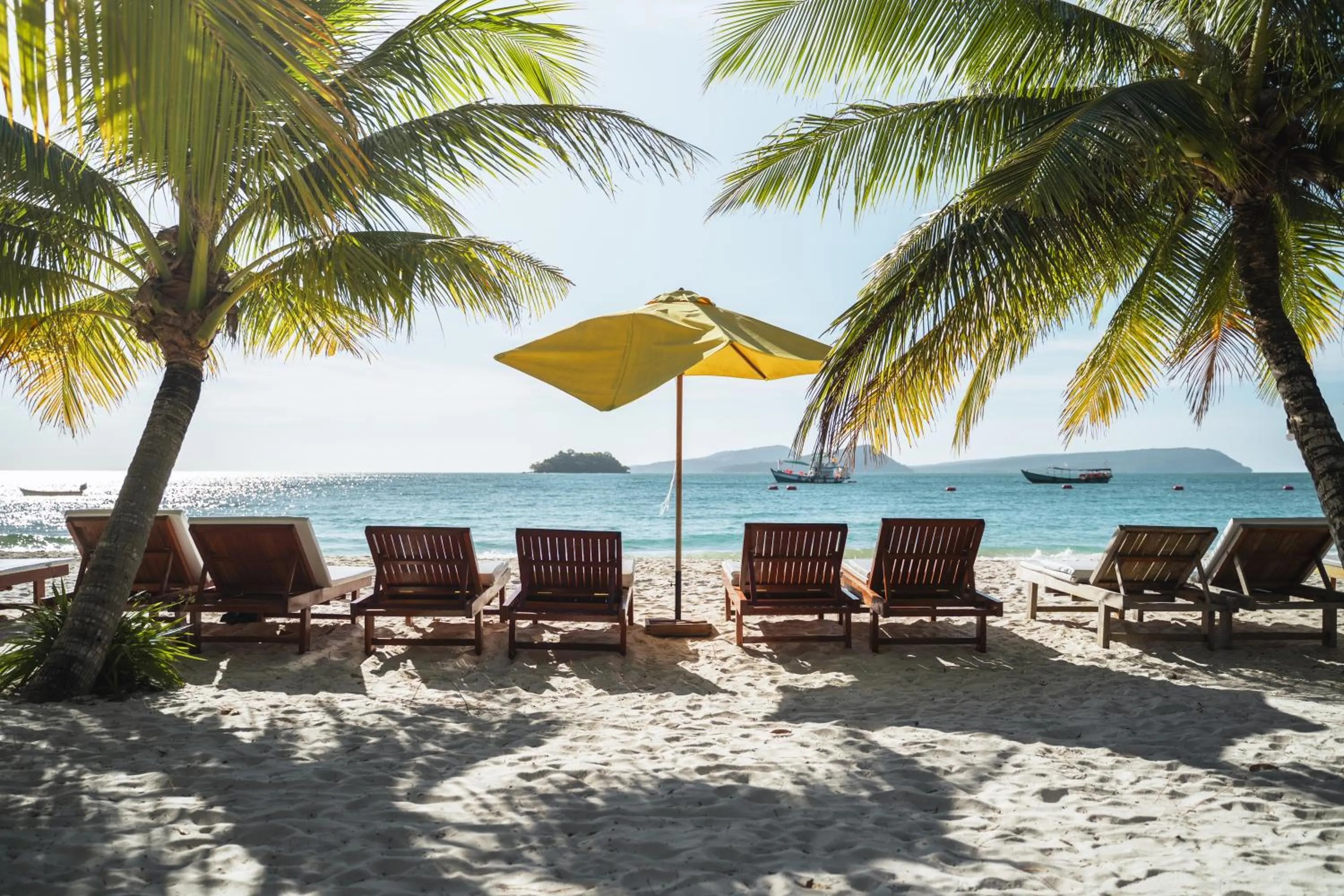 Beach in Long Set Resort