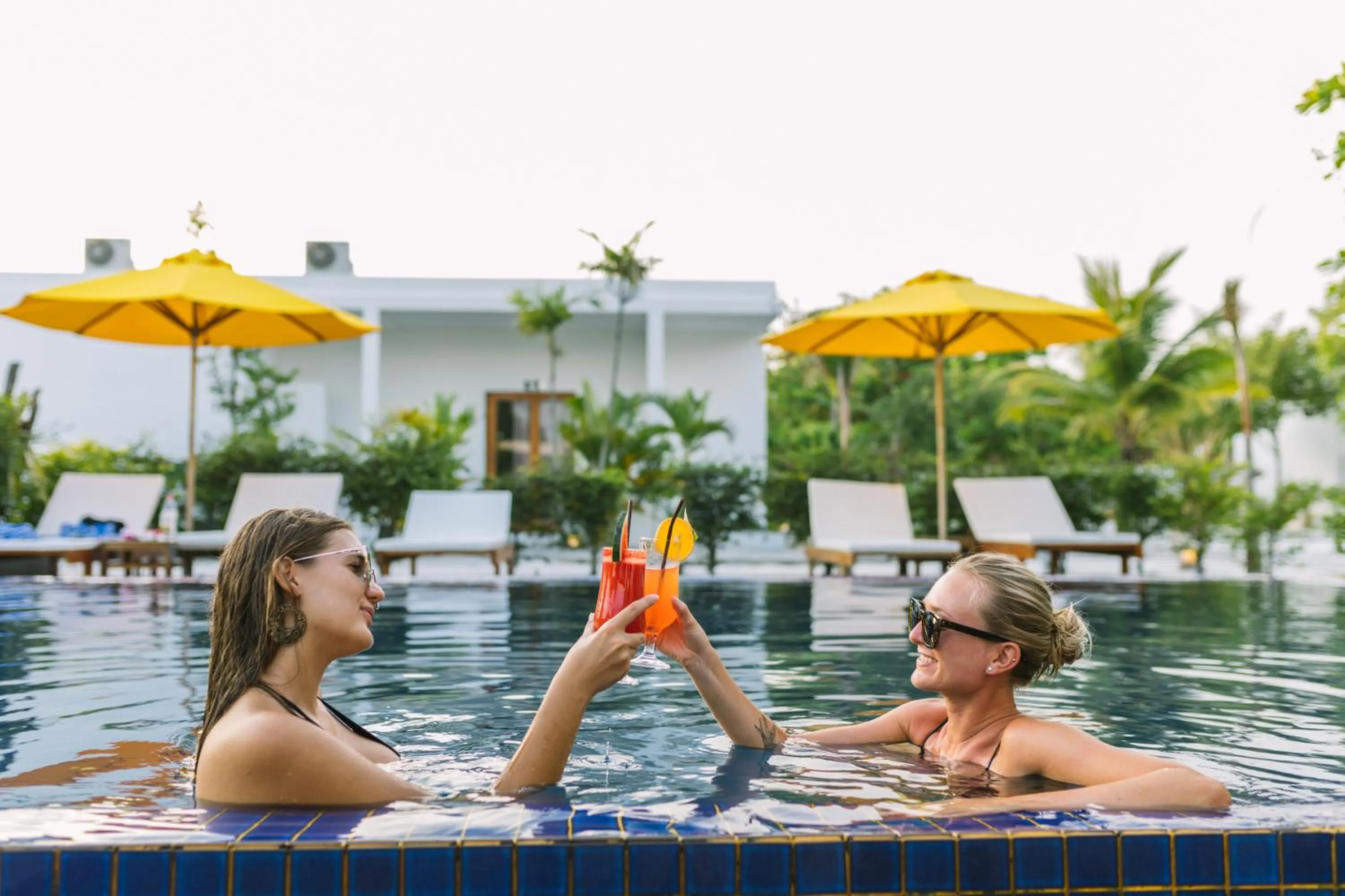 Swimming pool in Long Set Resort