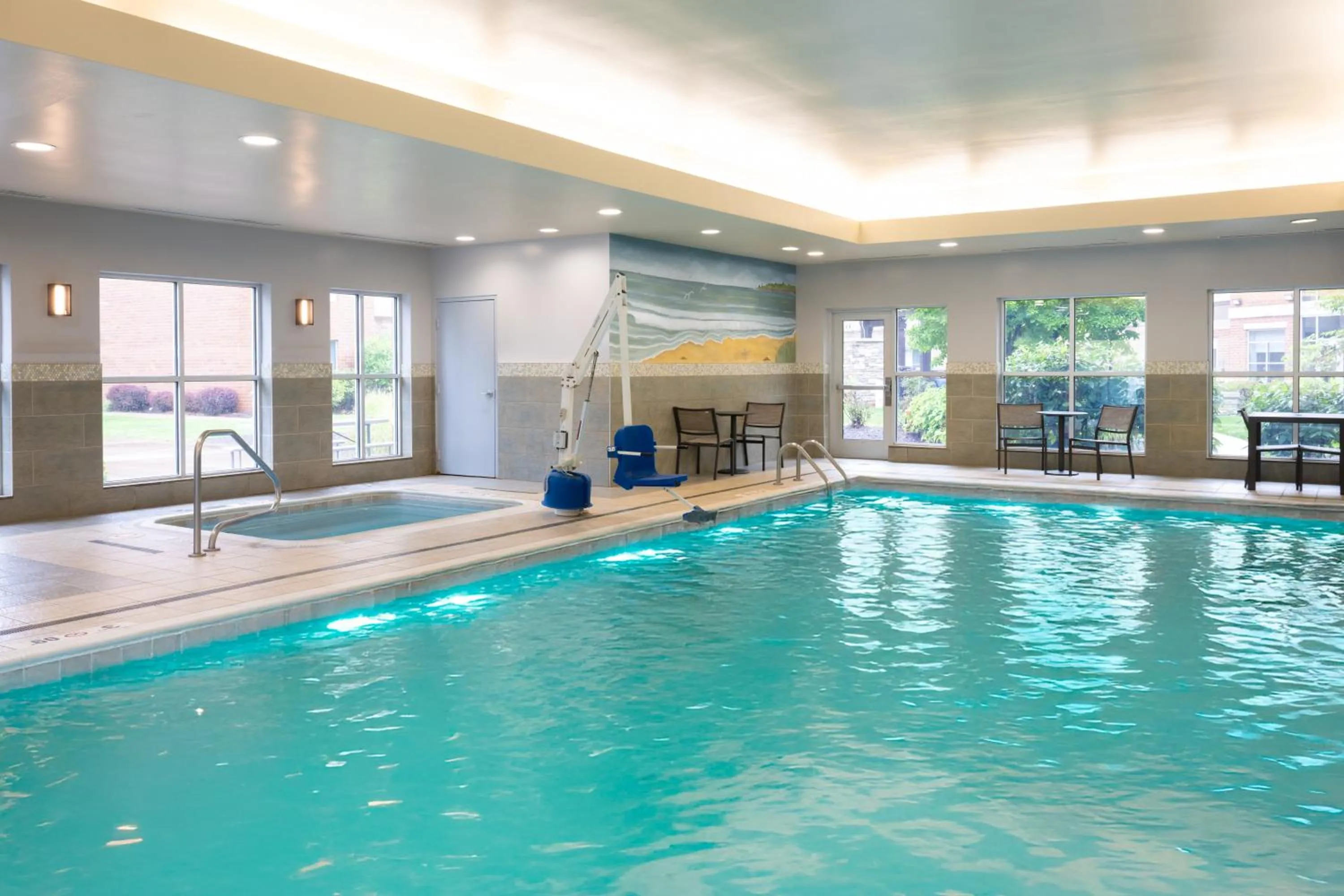 Swimming pool in Homewood Suites by Hilton Pittsburgh-Southpointe