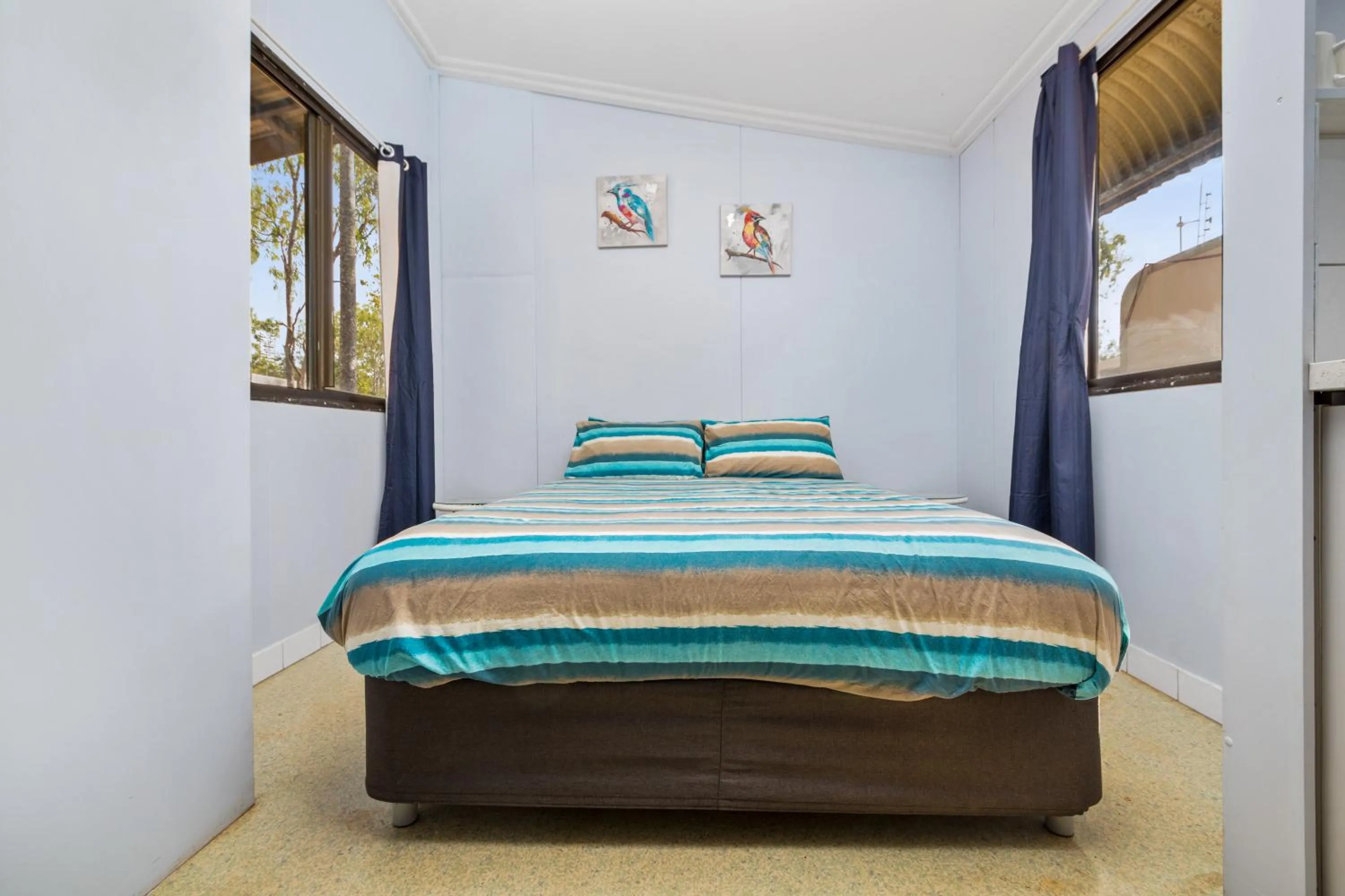 Bed in AAOK Lakes Resort and Caravan Park