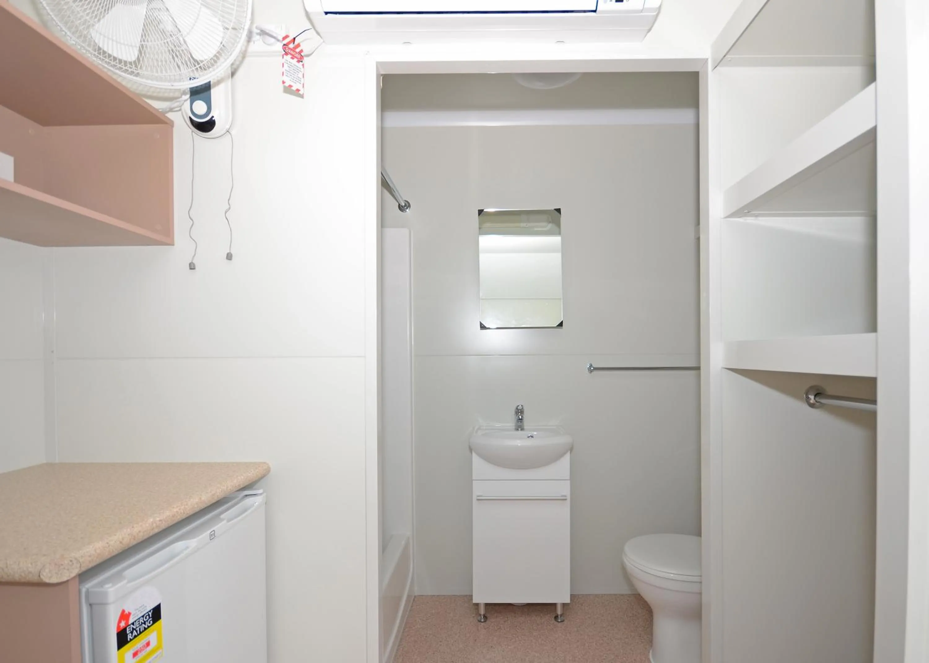 Bathroom in AAOK Lakes Resort and Caravan Park