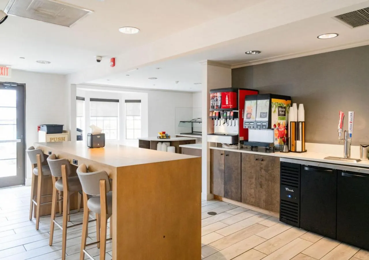 Food and drinks in Staybridge Suites Jackson by IHG