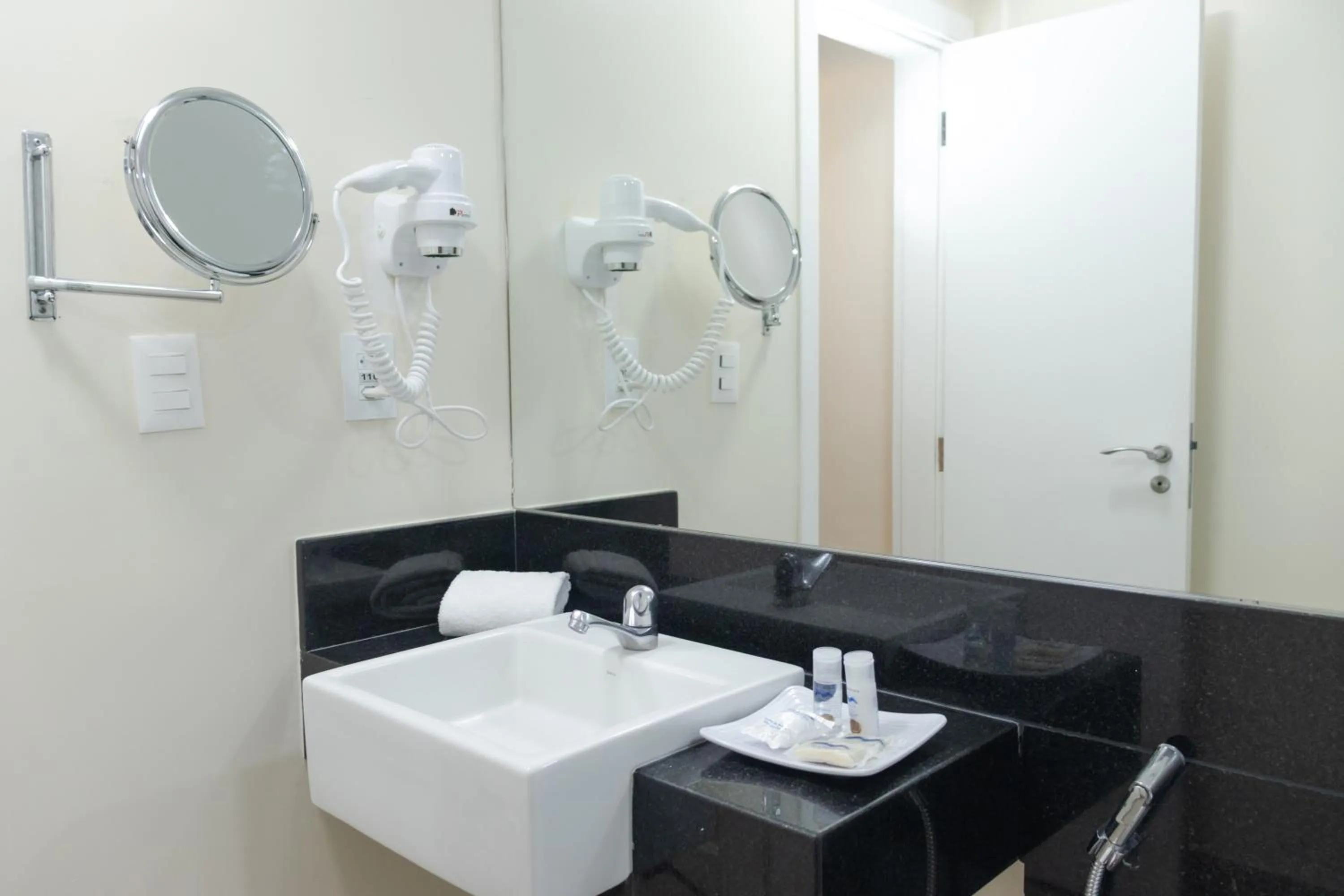 Bathroom in Hotel Adrianópolis All Suites