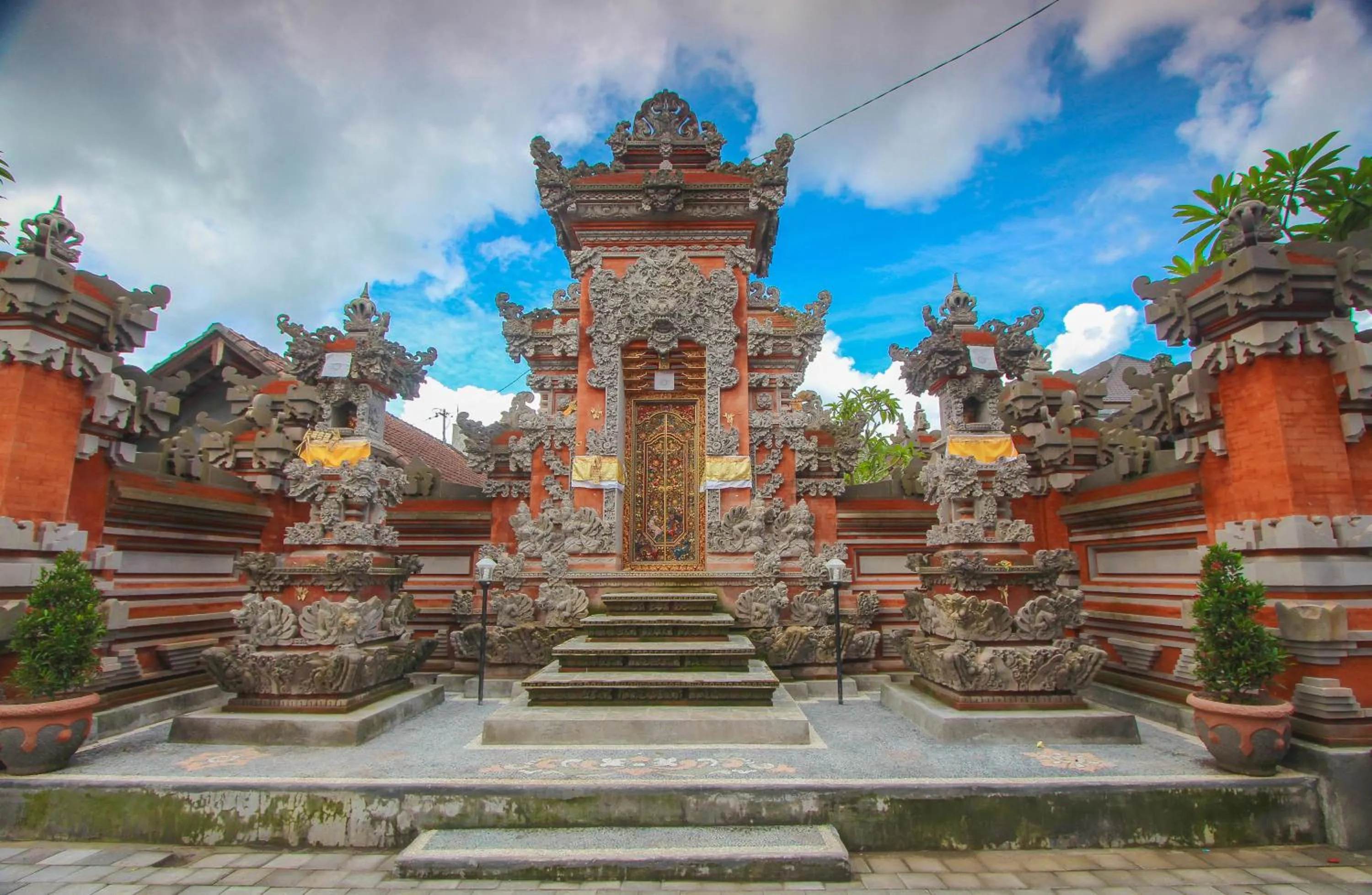 Facade/entrance in Batu Empug Ubud by Mahaputra
